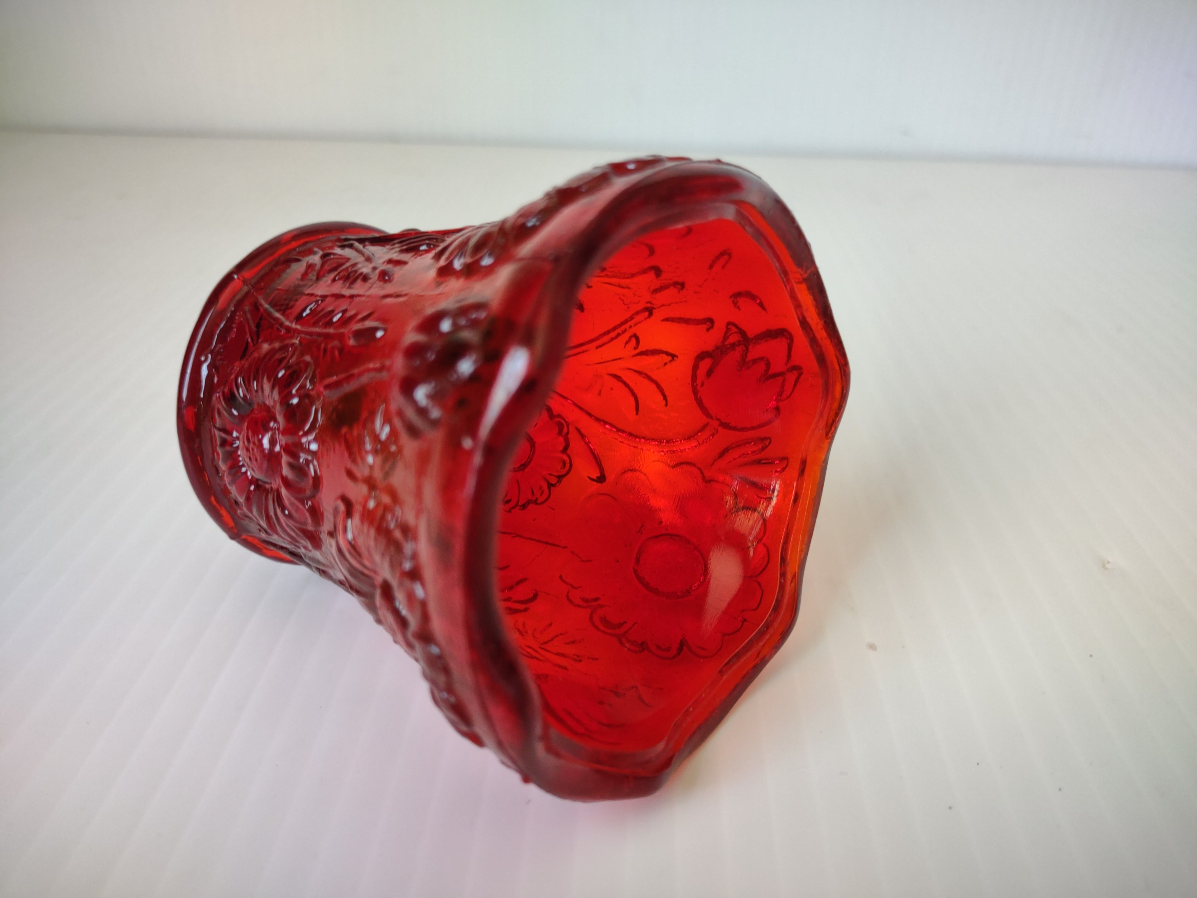 Vintage Homco Red Pressed Glass Daisy Votive Glows Green [6564]