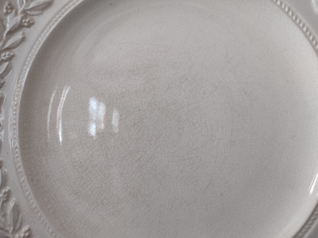 Vintage Wedgwood Queens Ware Embossed Laurel Plate Crazing Earthenware England [6560]