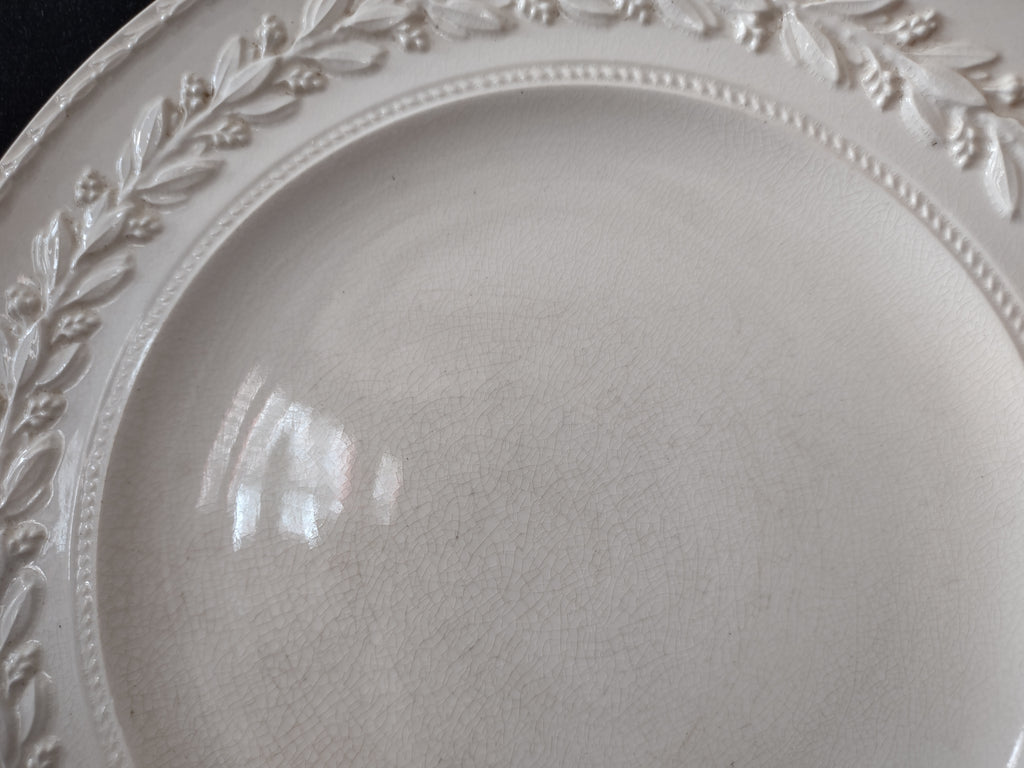 Vintage Wedgwood Queens Ware Embossed Laurel Plate Crazing Earthenware England [6560]