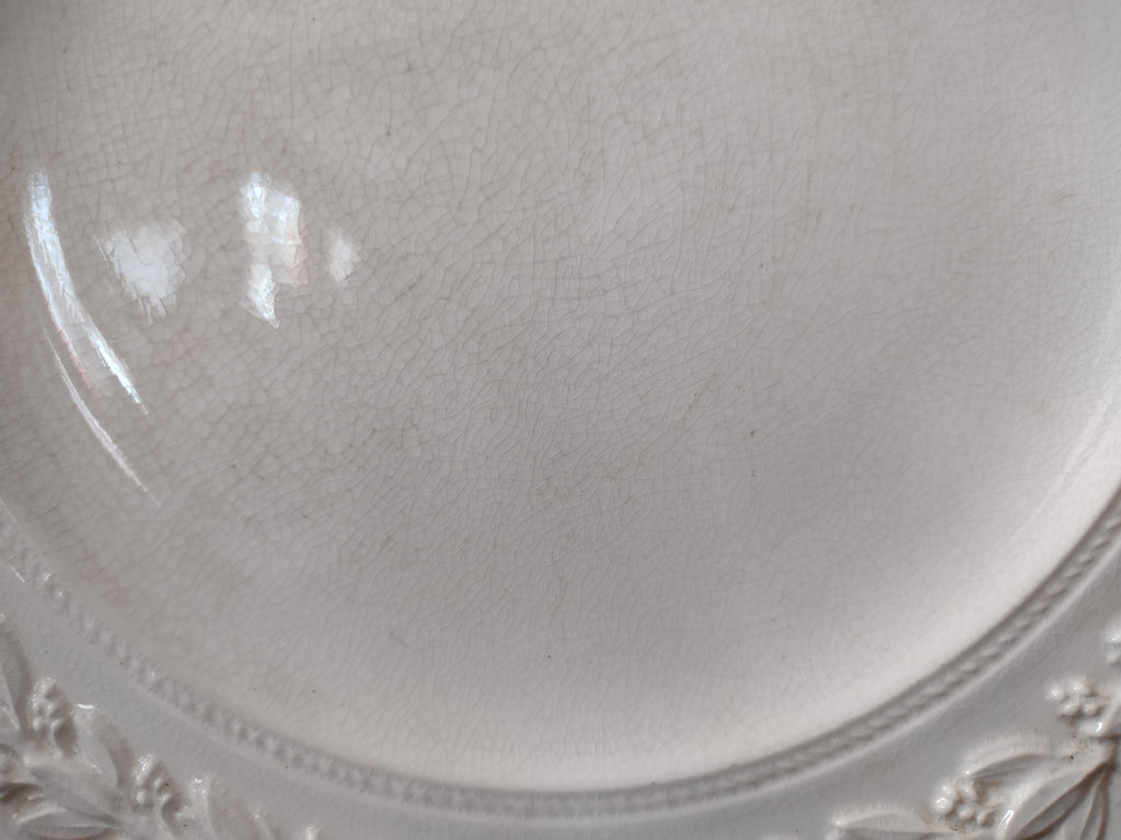 Vintage Wedgwood Queens Ware Embossed Laurel Plate Crazing Earthenware England [6560]
