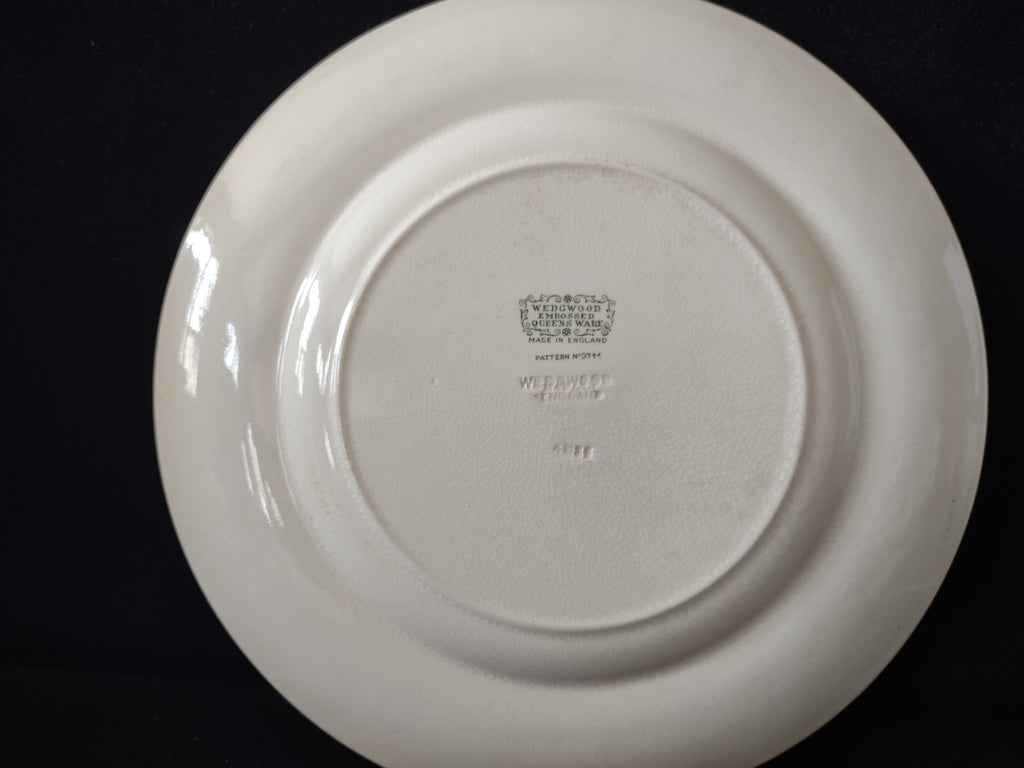 Vintage Wedgwood Queens Ware Embossed Laurel Plate Crazing Earthenware England [6560]