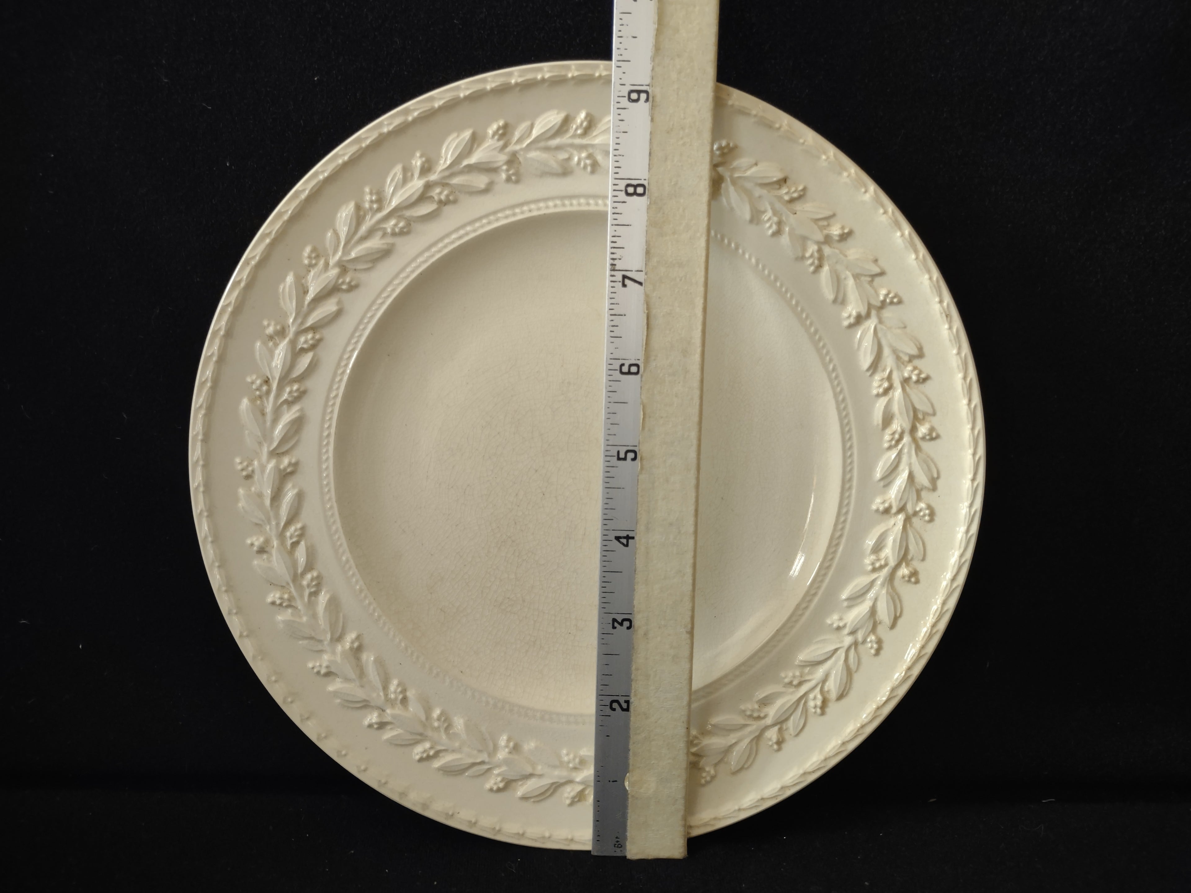 Vintage Wedgwood Queens Ware Embossed Laurel Plate Crazing Earthenware England [6560]