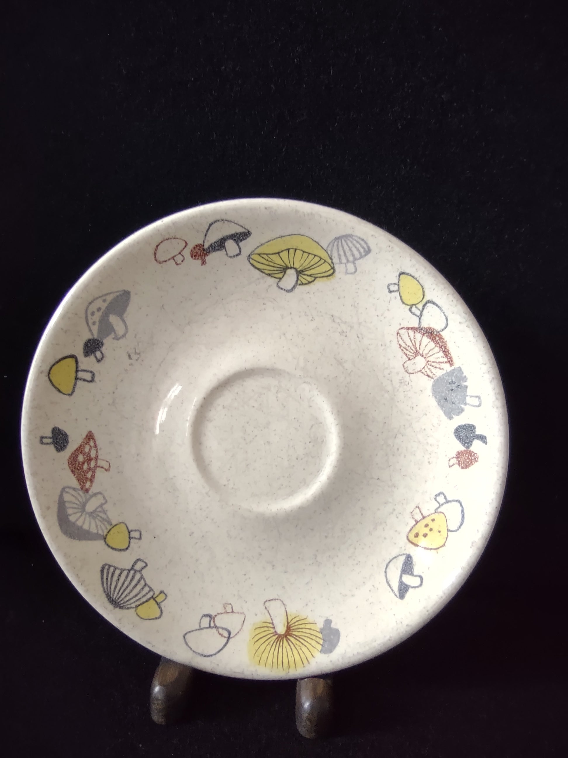 Vintage Franciscan Mushroom Pattern Stoneware Saucer Cream & Brown [6584]
