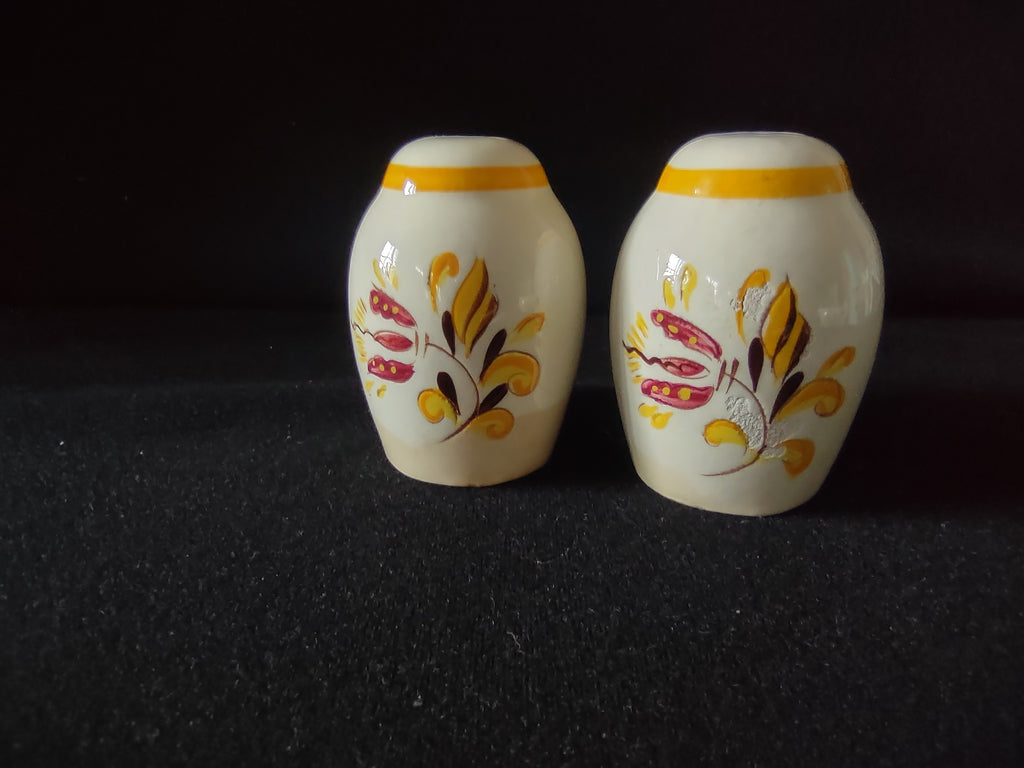 Vintage Stangl Pottery Provincial Salt & Pepper Shakers Yellow [6595]