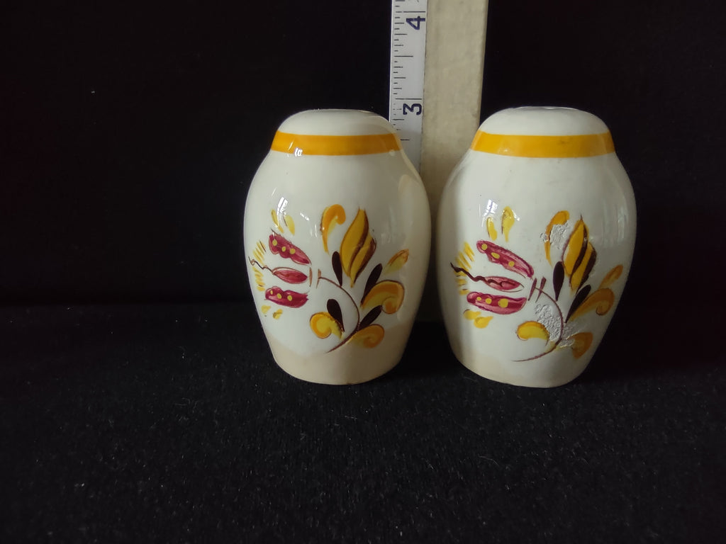 Vintage Stangl Pottery Provincial Salt & Pepper Shakers Yellow [6595]