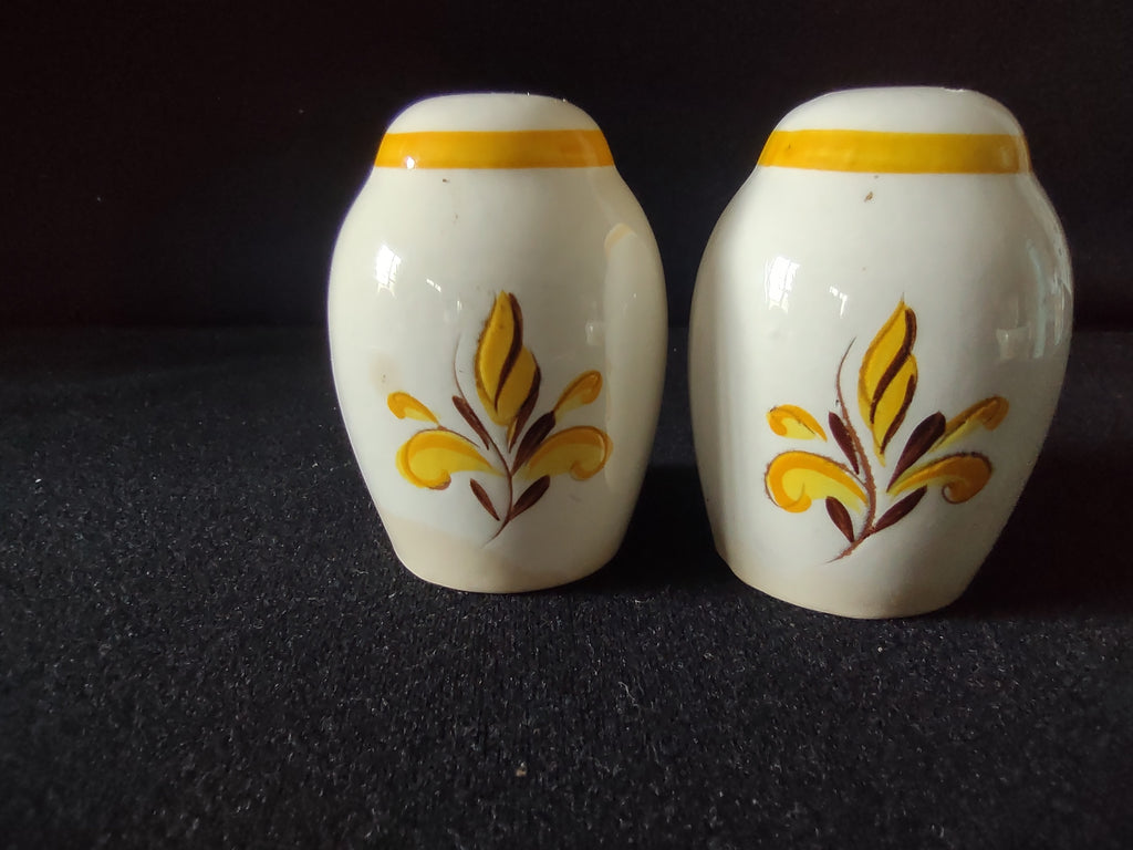 Vintage Stangl Pottery Provincial Salt & Pepper Shakers Yellow [6595]