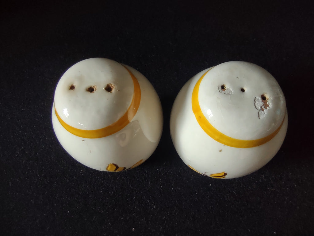 Vintage Stangl Pottery Provincial Salt & Pepper Shakers Yellow [6595]
