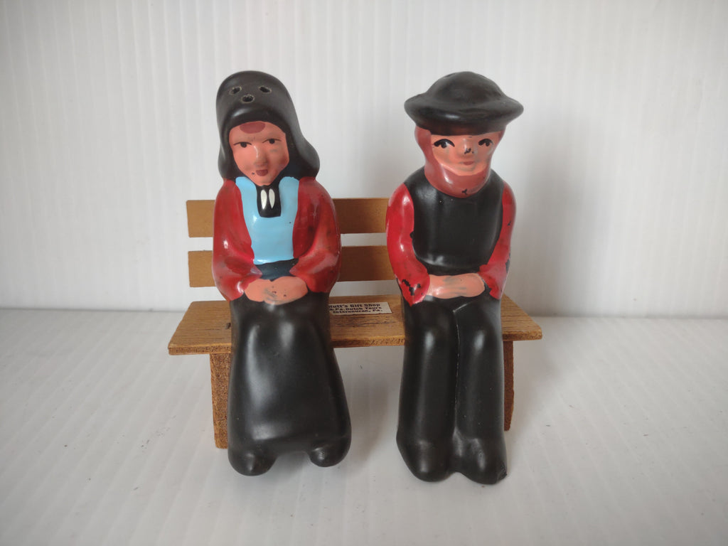 Vintage Amish Couple S&P Shakers on Wood Bench Rutt's Gift Shop Intercourse PA [6628]