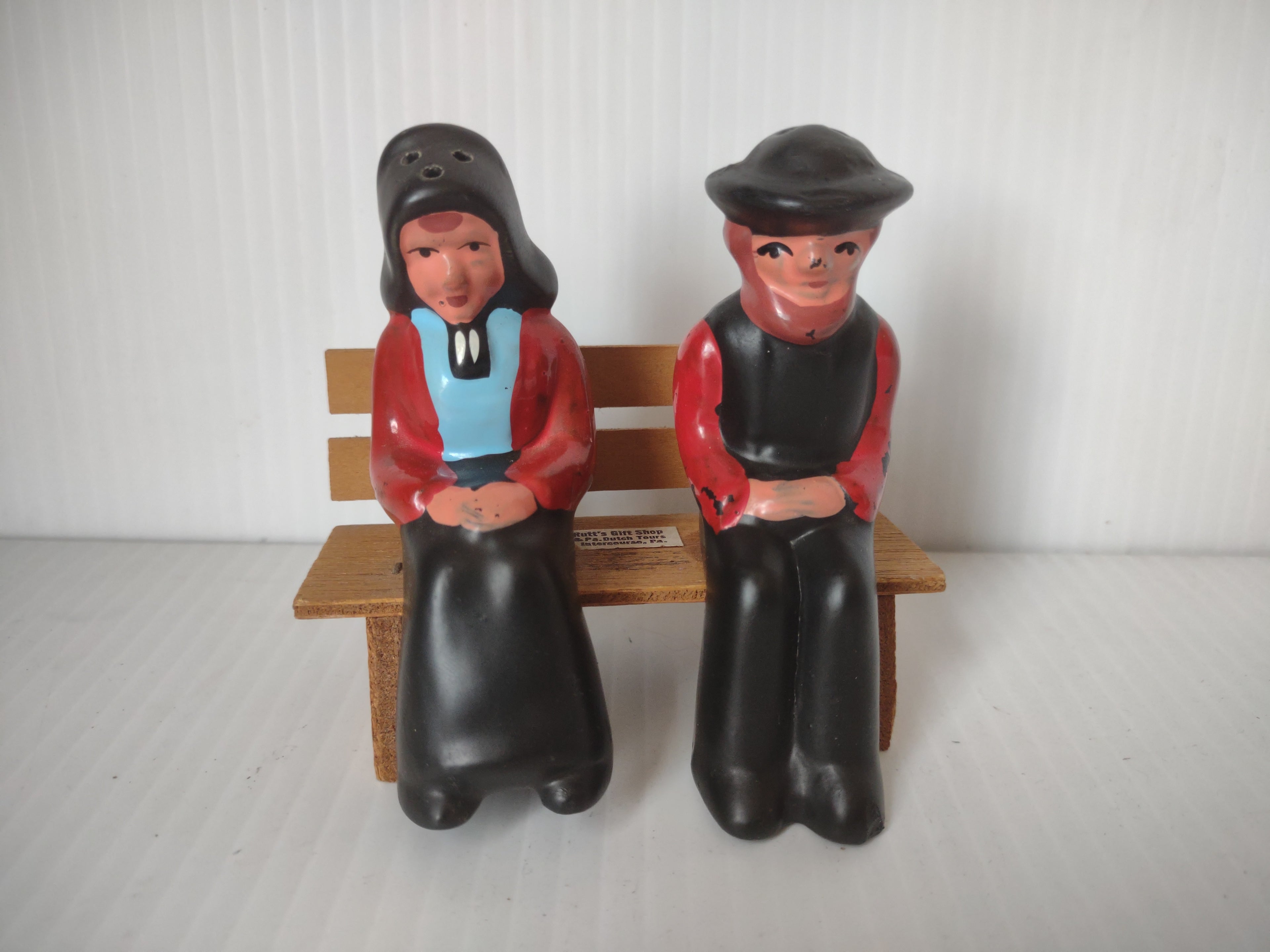 Vintage Amish Couple S&P Shakers on Wood Bench Rutt's Gift Shop Intercourse PA [6628]