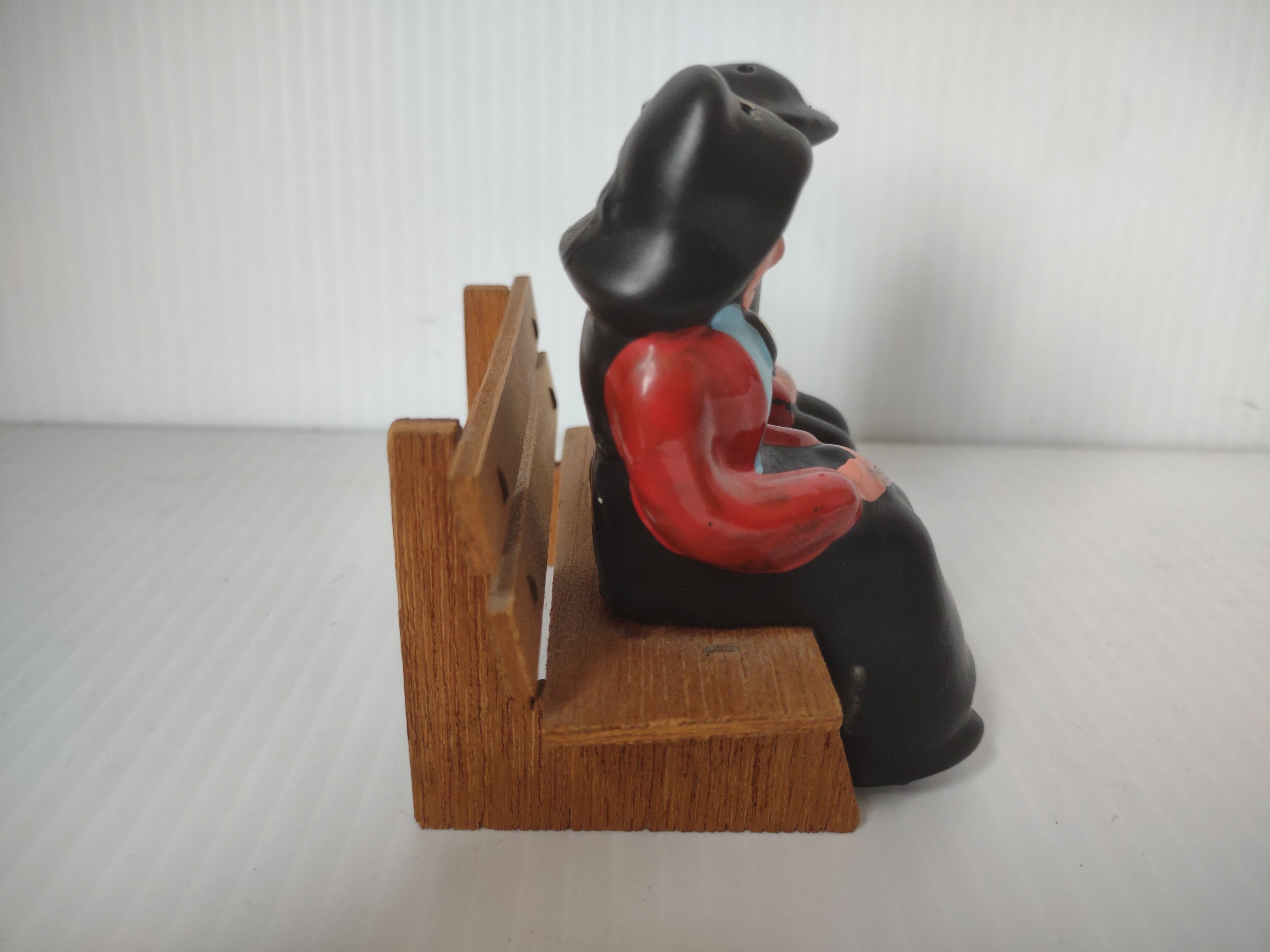 Vintage Amish Couple S&P Shakers on Wood Bench Rutt's Gift Shop Intercourse PA [6628]