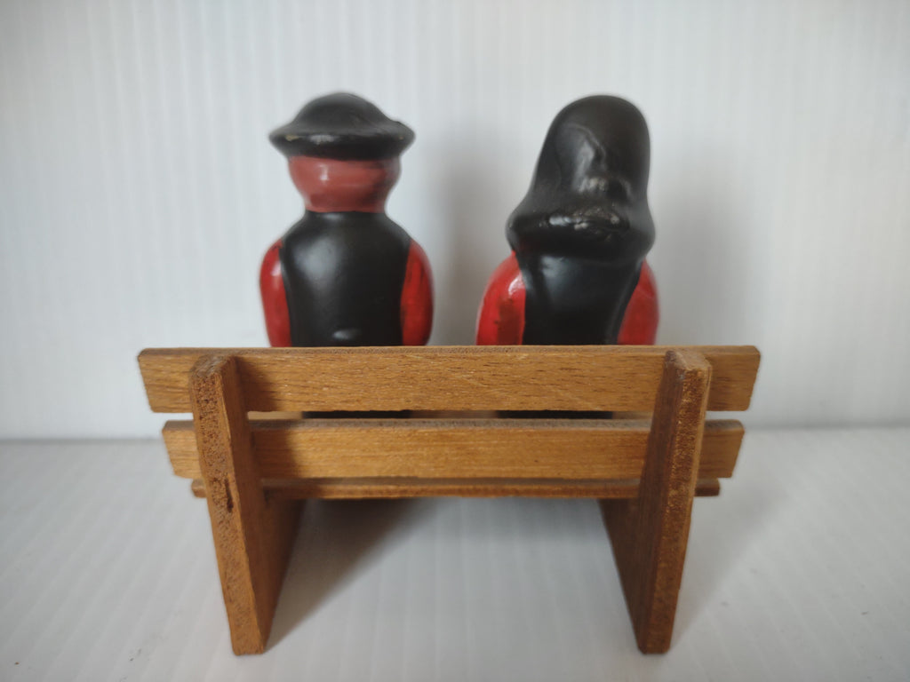 Vintage Amish Couple S&P Shakers on Wood Bench Rutt's Gift Shop Intercourse PA [6628]