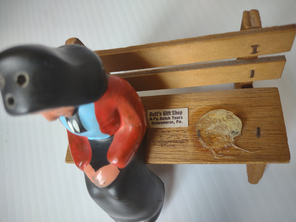 Vintage Amish Couple S&P Shakers on Wood Bench Rutt's Gift Shop Intercourse PA [6628]