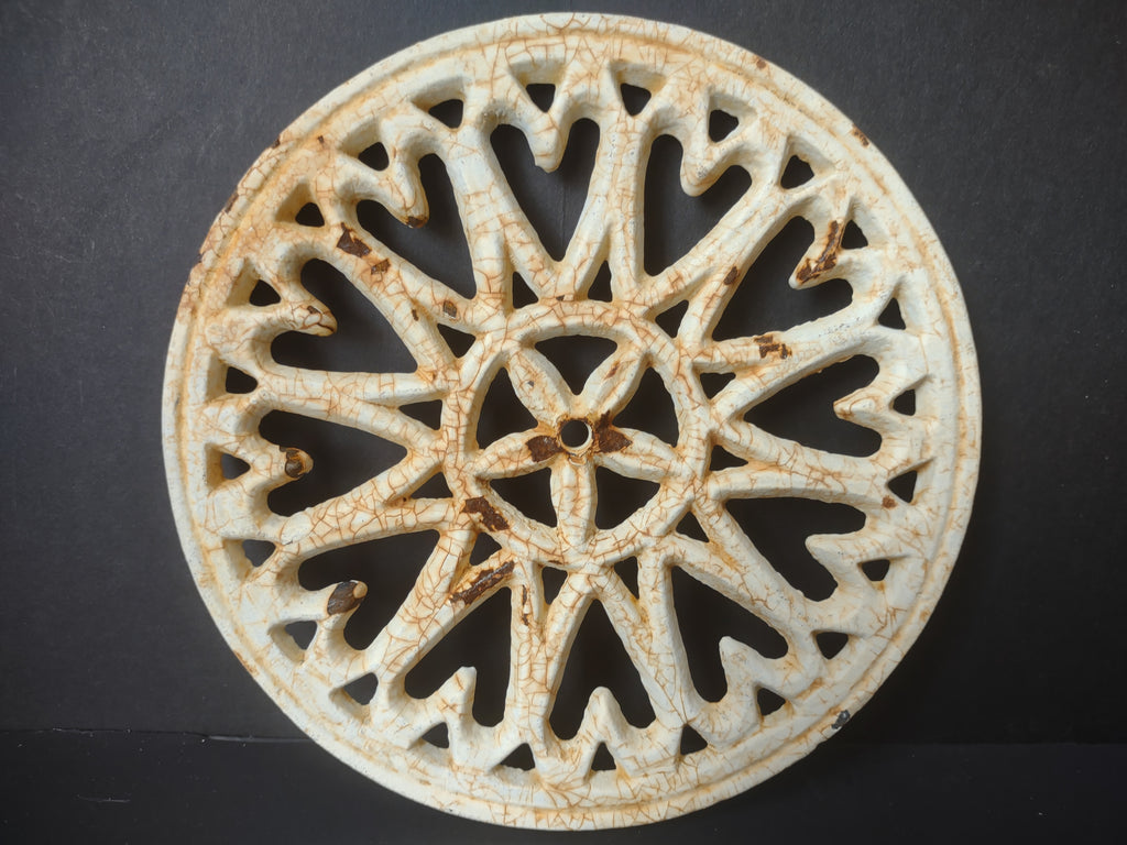 Vintage Cast Iron Enamel Trivet Off-White Openwork Snowflake Hearts Round 7" [6627]