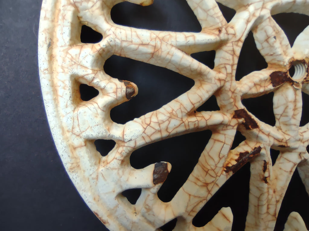 Vintage Cast Iron Enamel Trivet Off-White Openwork Snowflake Hearts Round 7" [6627]