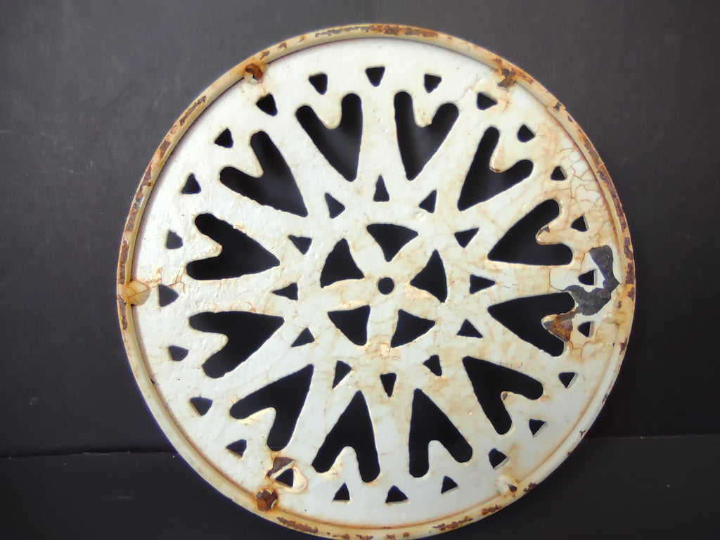 Vintage Cast Iron Enamel Trivet Off-White Openwork Snowflake Hearts Round 7" [6627]