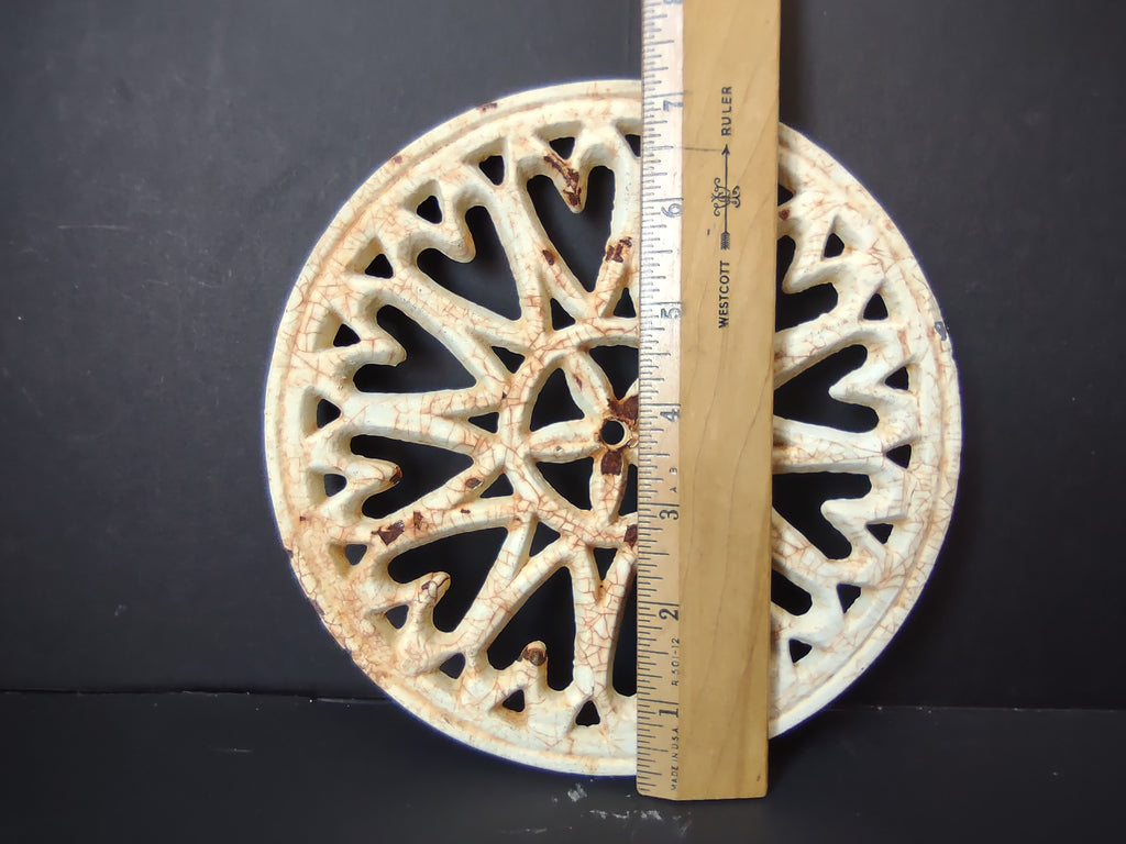 Vintage Cast Iron Enamel Trivet Off-White Openwork Snowflake Hearts Round 7" [6627]