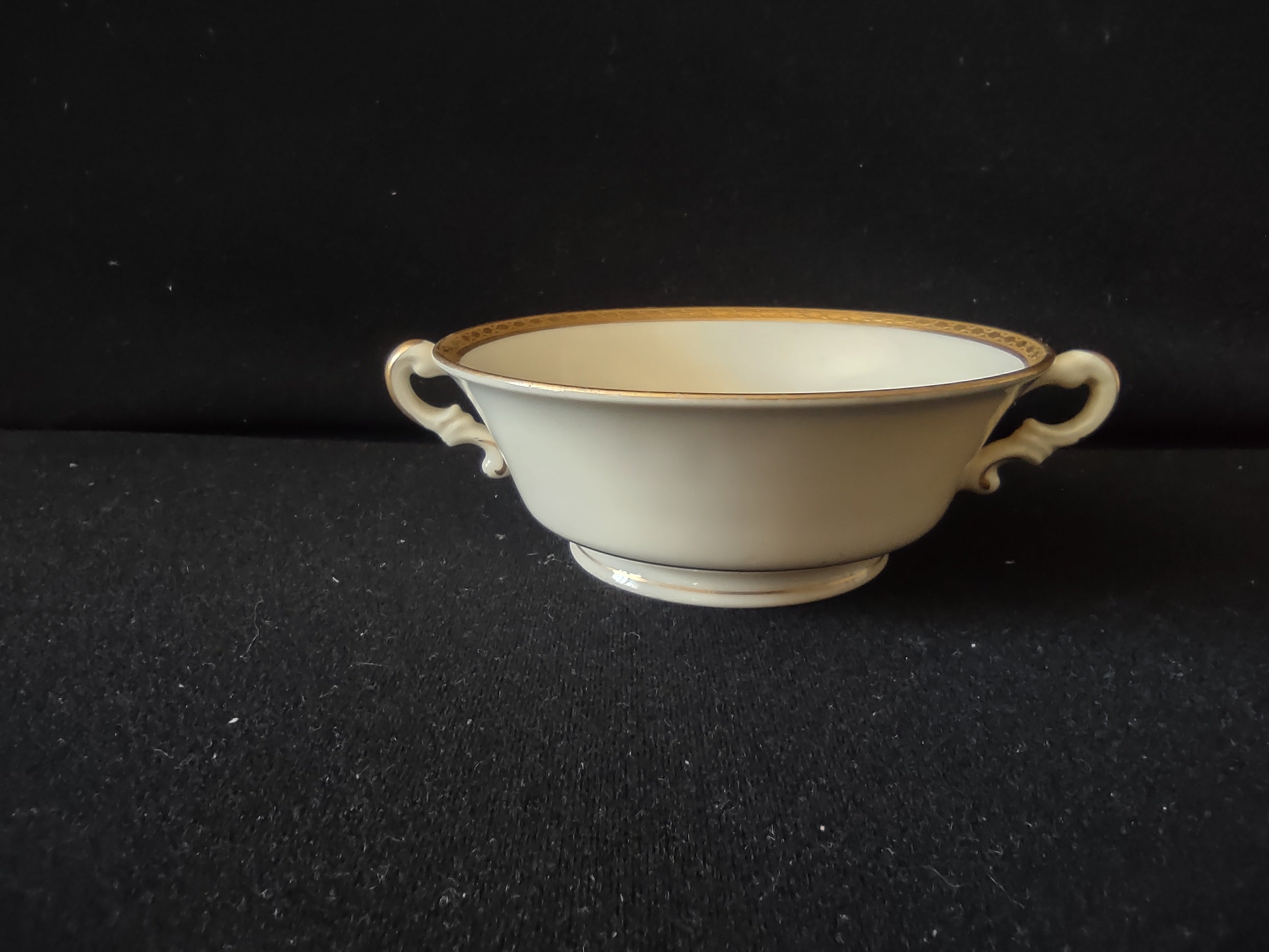 Vintage Syracuse China Wayne Old Ivory Cream Soup Bowl Gold Band [6644]