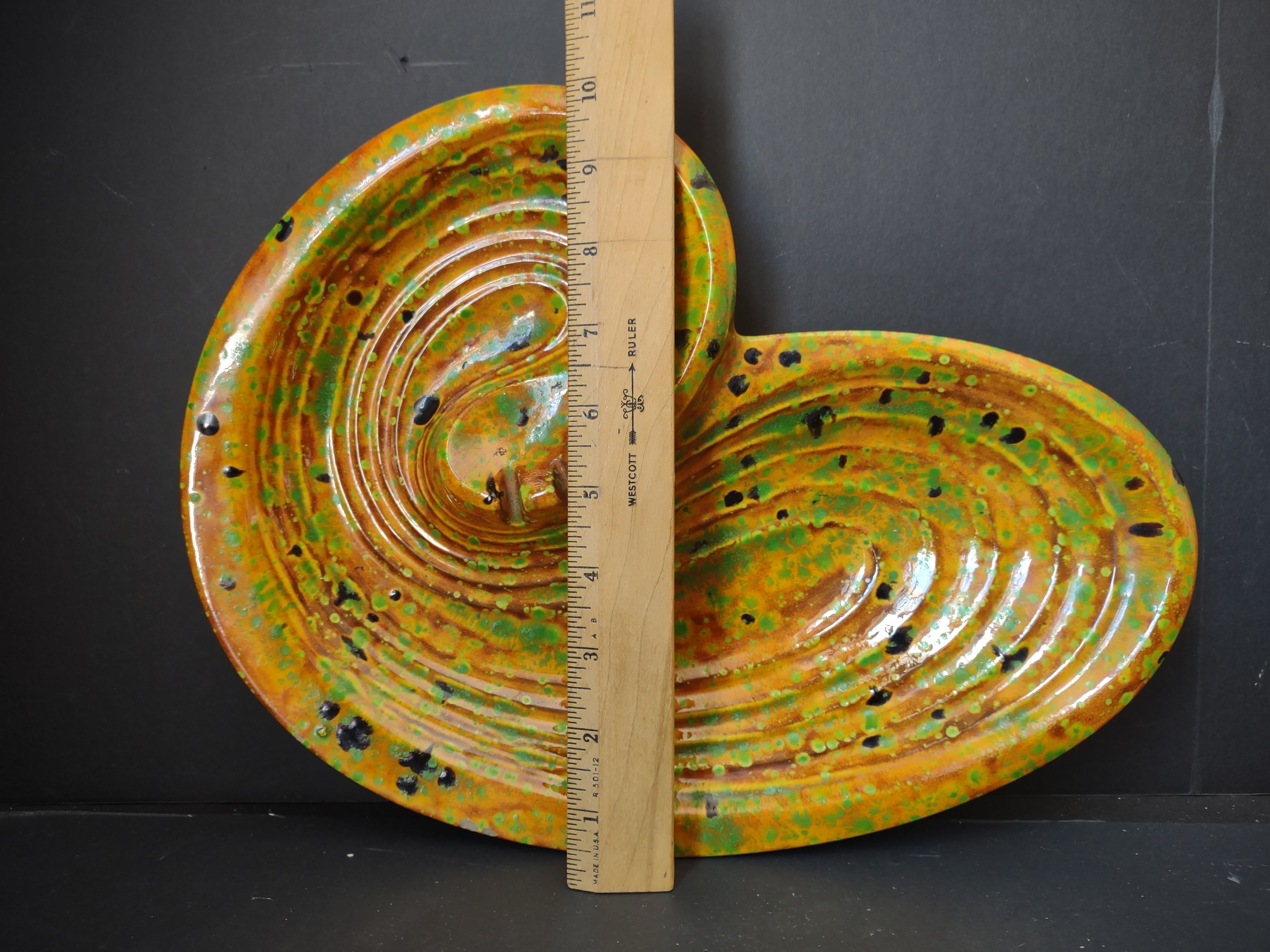 Vintage Atlantic Mold MCM Ashtray Orange Green Speckle Glaze Nautilus 12" [6672]