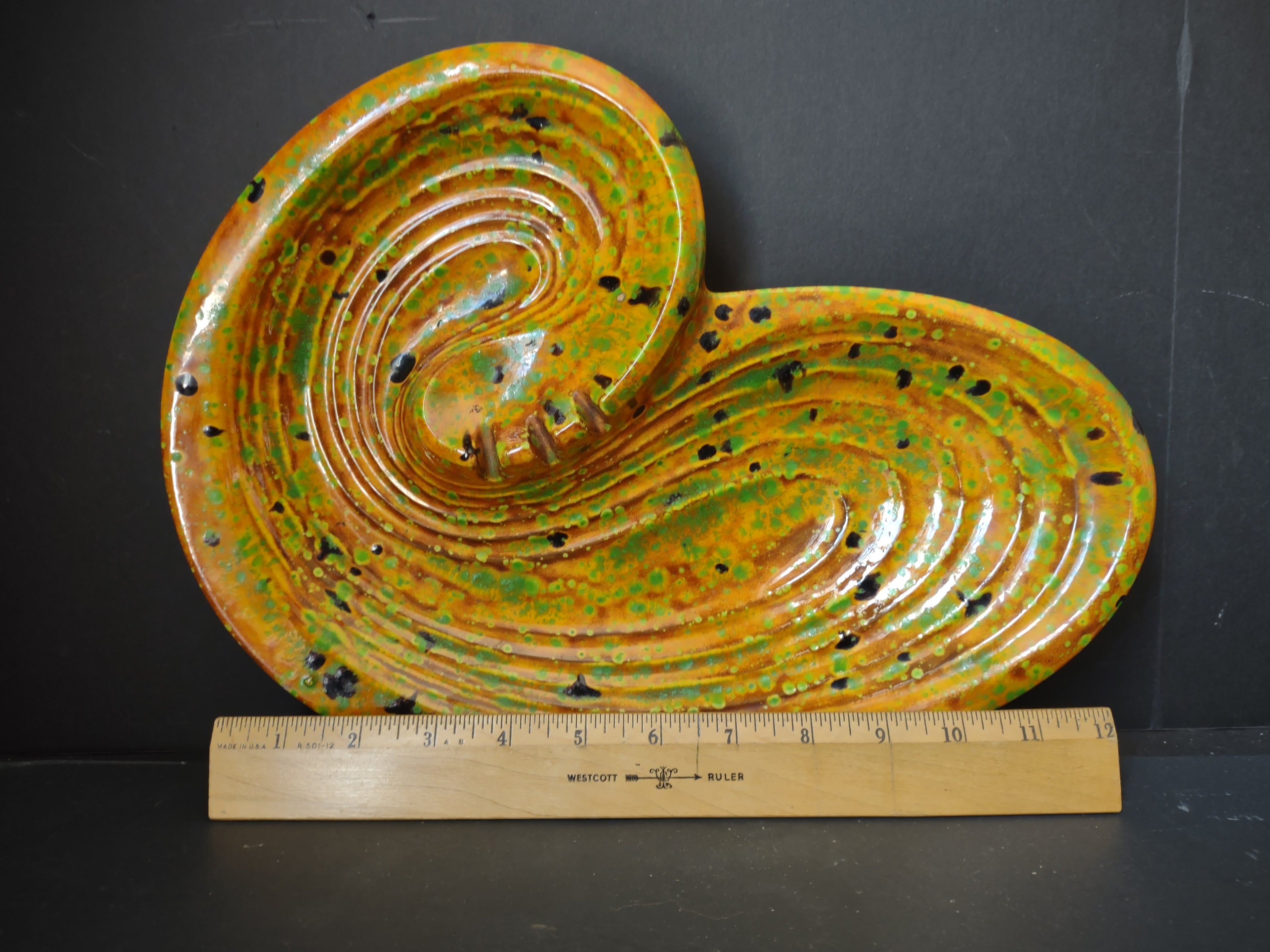 Vintage Atlantic Mold MCM Ashtray Orange Green Speckle Glaze Nautilus 12" [6672]