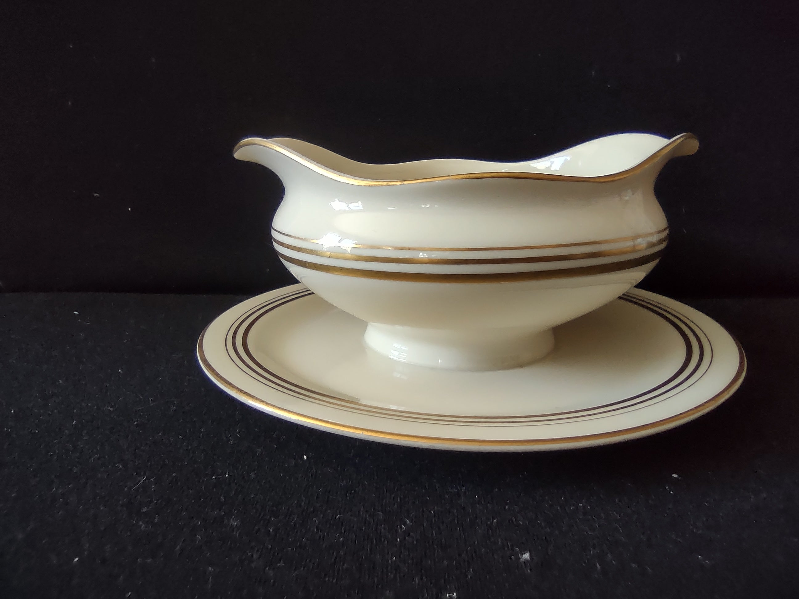 Vintage Syracuse China Old Ivory Gravy Boat Attached Underplate Gold [6655]