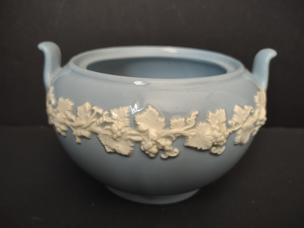 Vintage Wedgwood Queens Ware Blue Grapevine Relief Bowl England REPAIRED [6665]