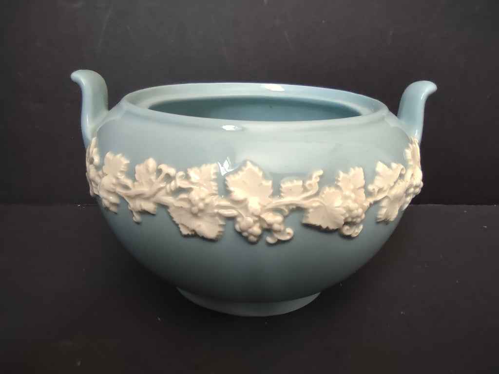Vintage Wedgwood Queens Ware Blue Grapevine Relief Bowl England REPAIRED [6665]