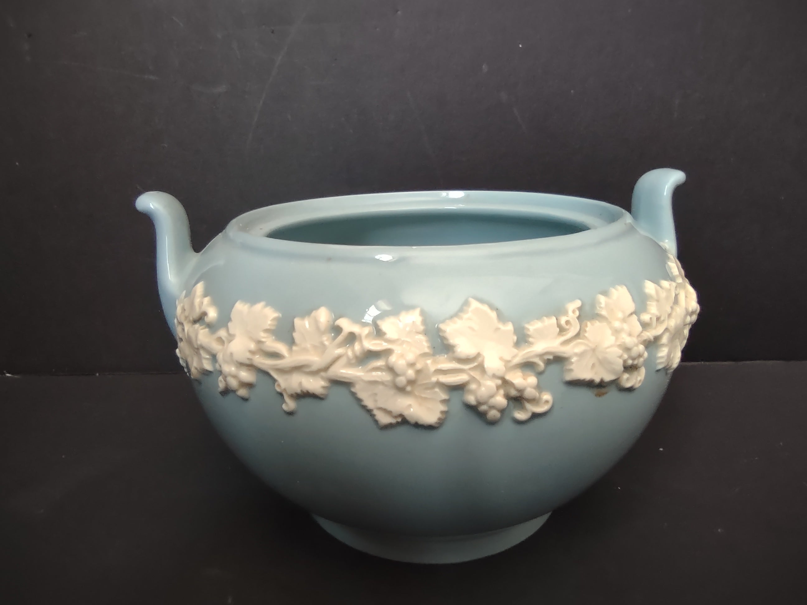 Vintage Wedgwood Queens Ware Blue Grapevine Relief Bowl England REPAIRED [6665]
