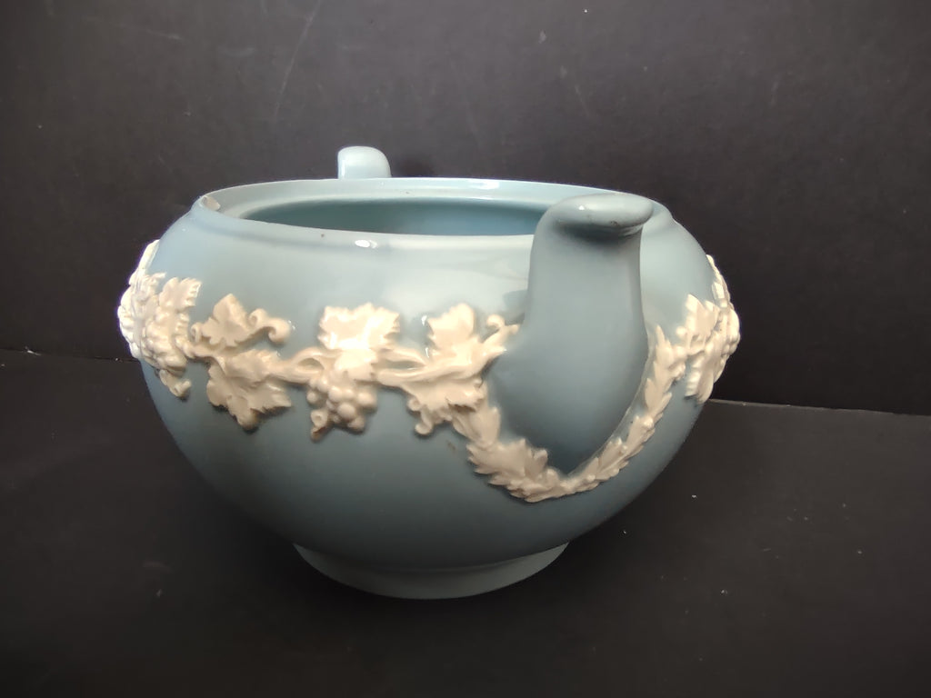 Vintage Wedgwood Queens Ware Blue Grapevine Relief Bowl England REPAIRED [6665]