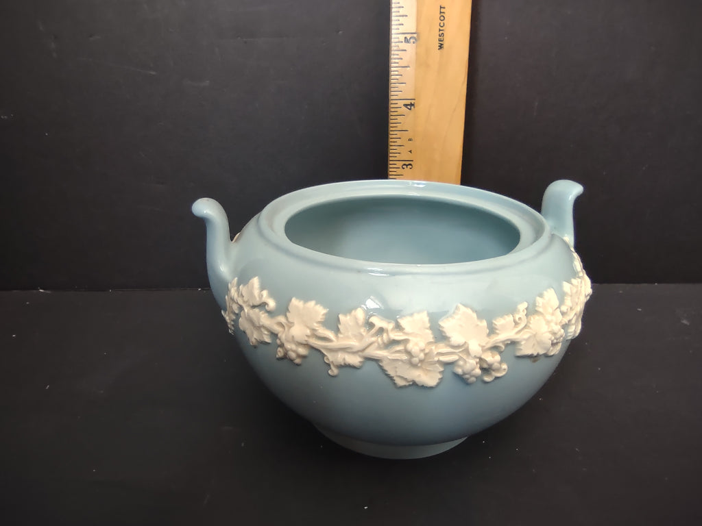 Vintage Wedgwood Queens Ware Blue Grapevine Relief Bowl England REPAIRED [6665]