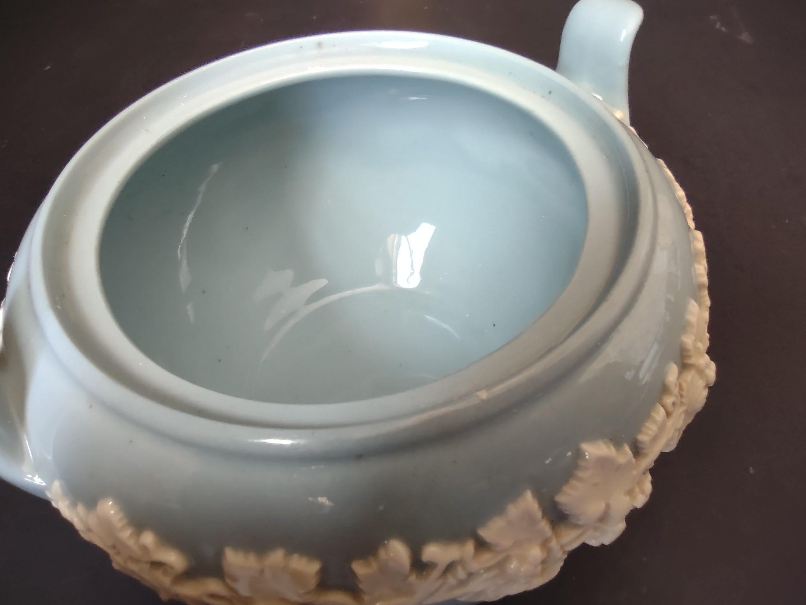 Vintage Wedgwood Queens Ware Blue Grapevine Relief Bowl England REPAIRED [6665]
