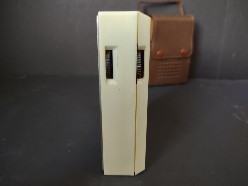 Vintage Realtone 8 Transistor Radio TR-1843 Cream w/ Leather Case Works [6692]