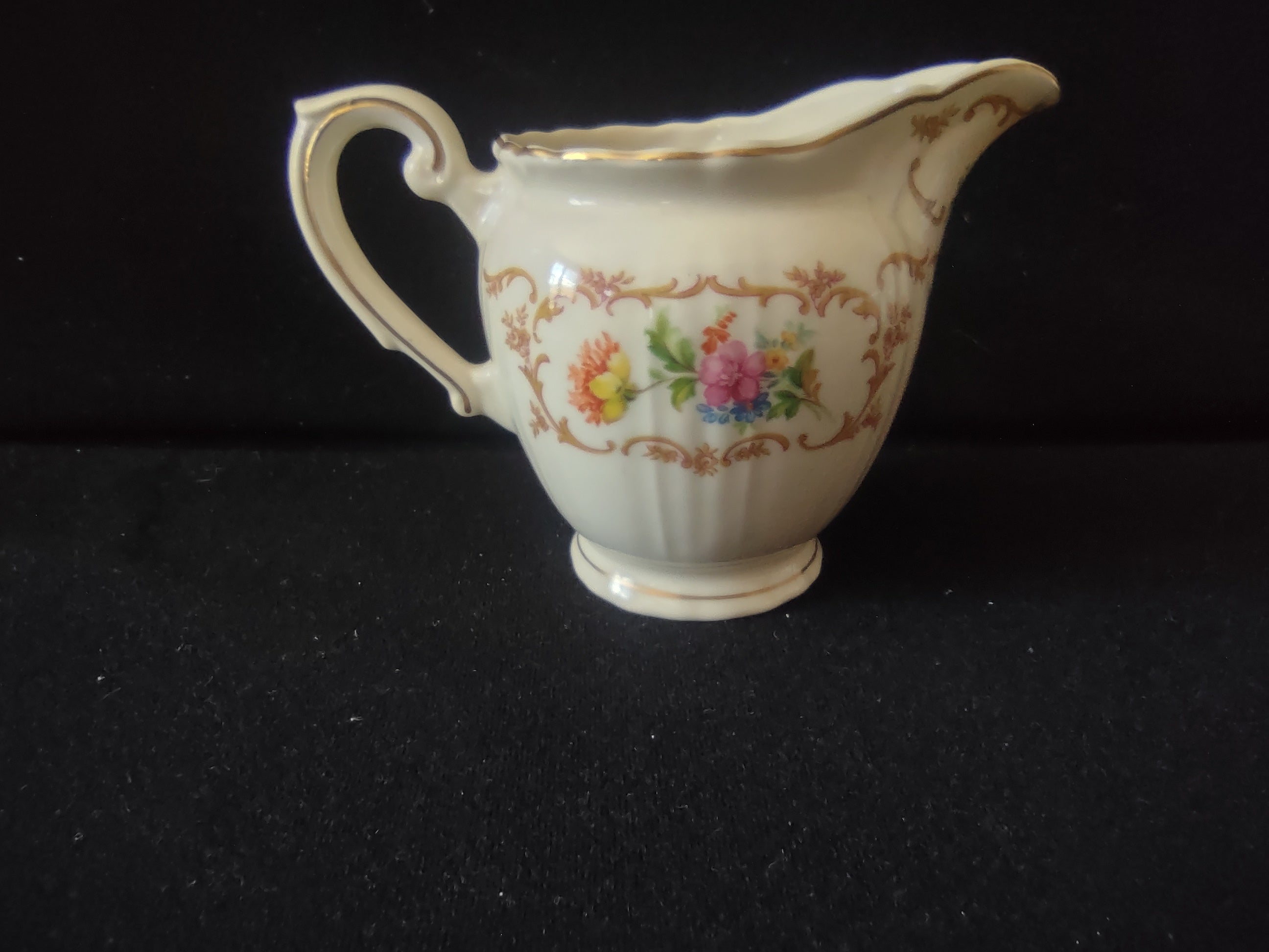 Vintage Syracuse China Federal Shape Creamer Floral Bouquet Gold Trim [6720]