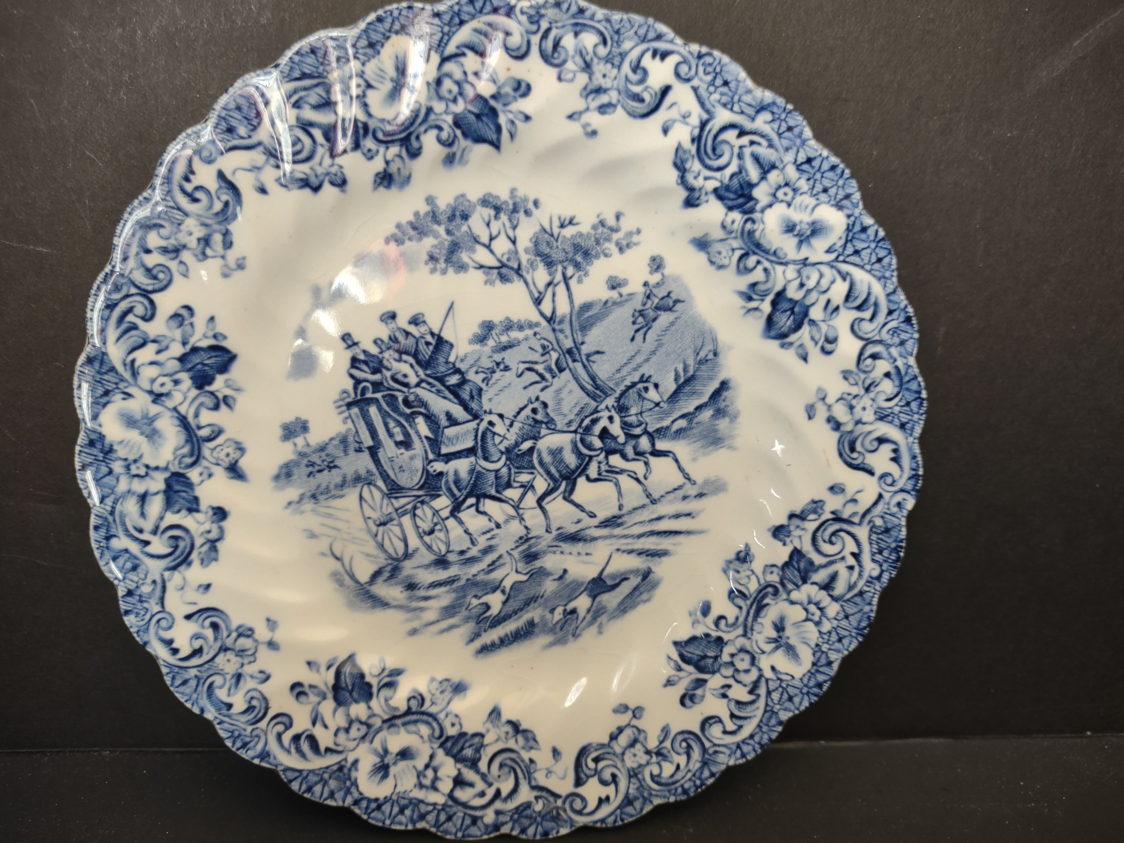 Vintage Johnson Bros Coaching Scenes Blue Plate 6-14" [6736]