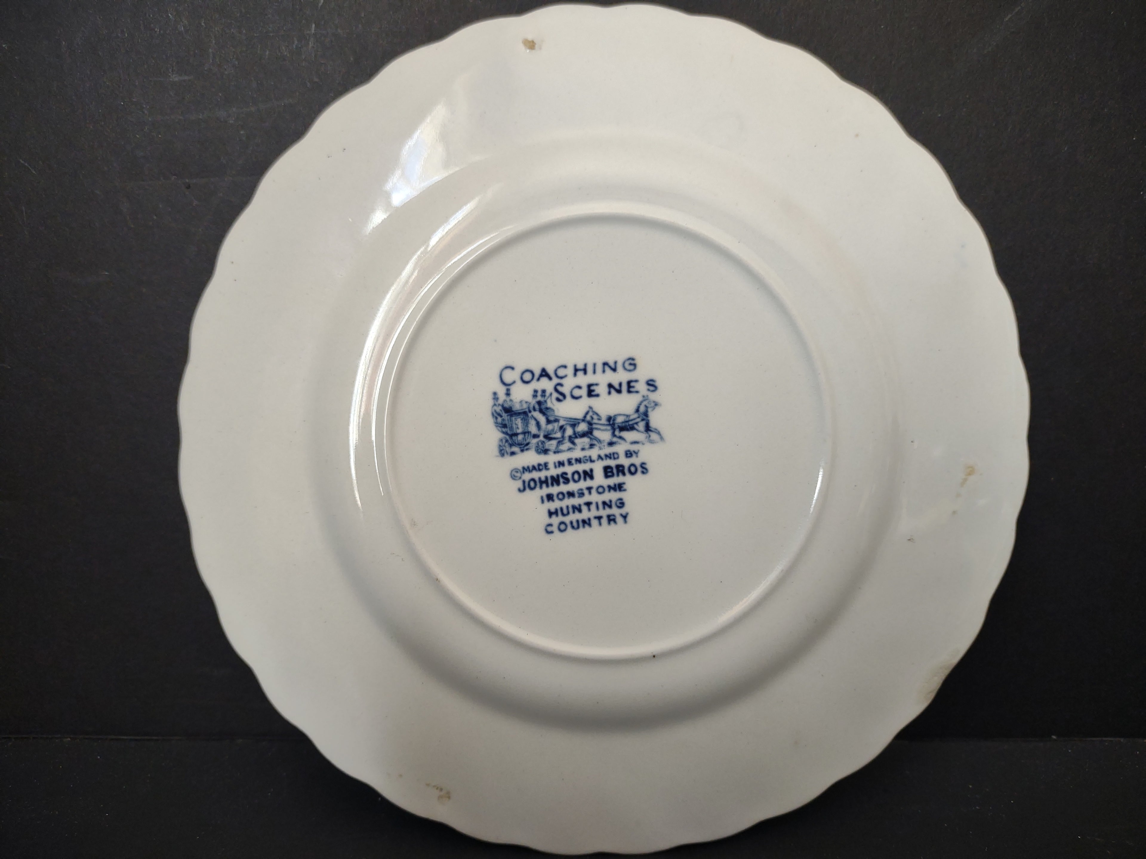 Vintage Johnson Bros Coaching Scenes Blue Plate 6-14" [6736]