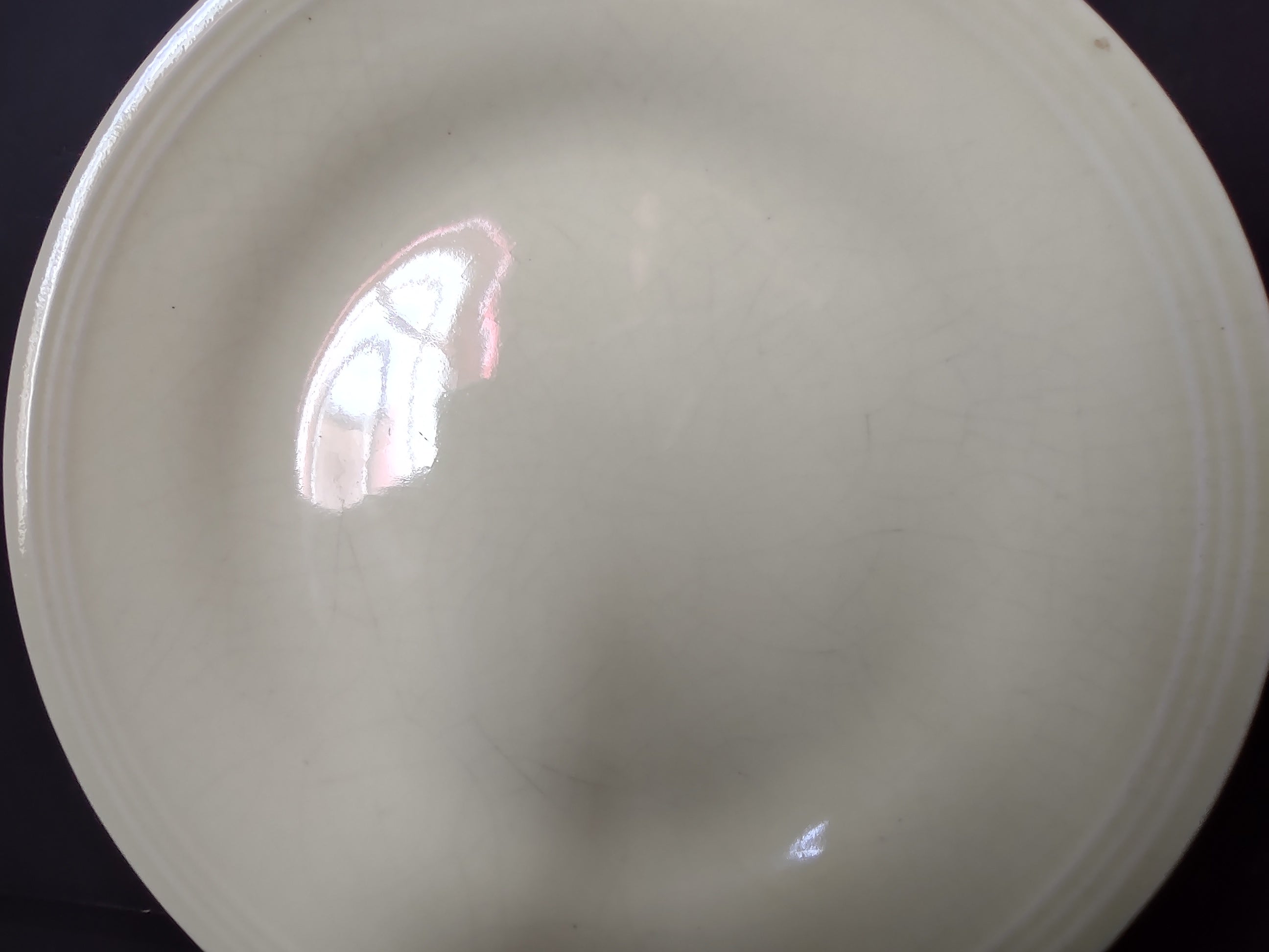 Vintage Unbranded Off-White Ribbed Rim Plate 6" - front close-up