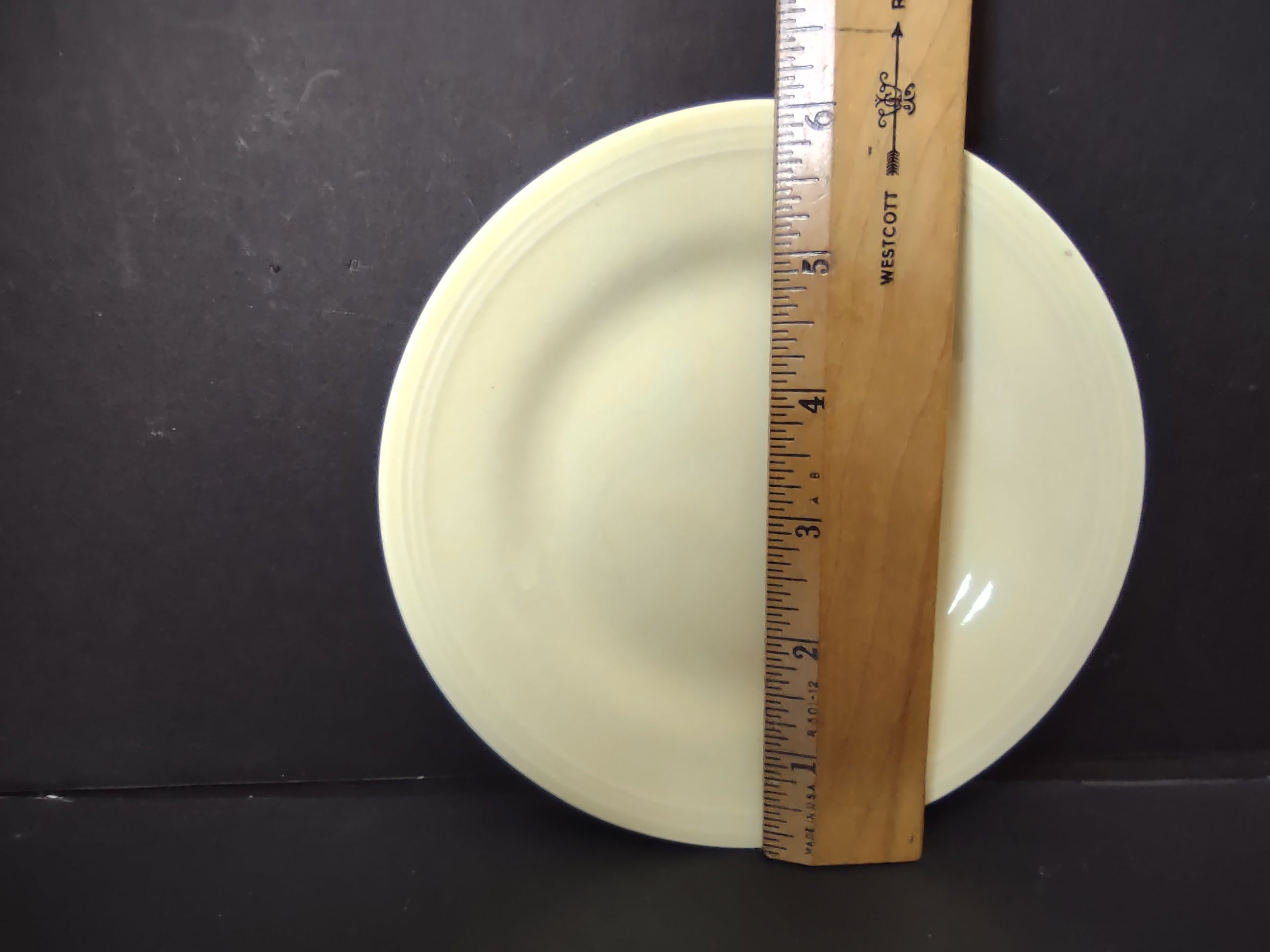 Vintage Unbranded Off-White Ribbed Rim Plate 6" - size reference with ruler