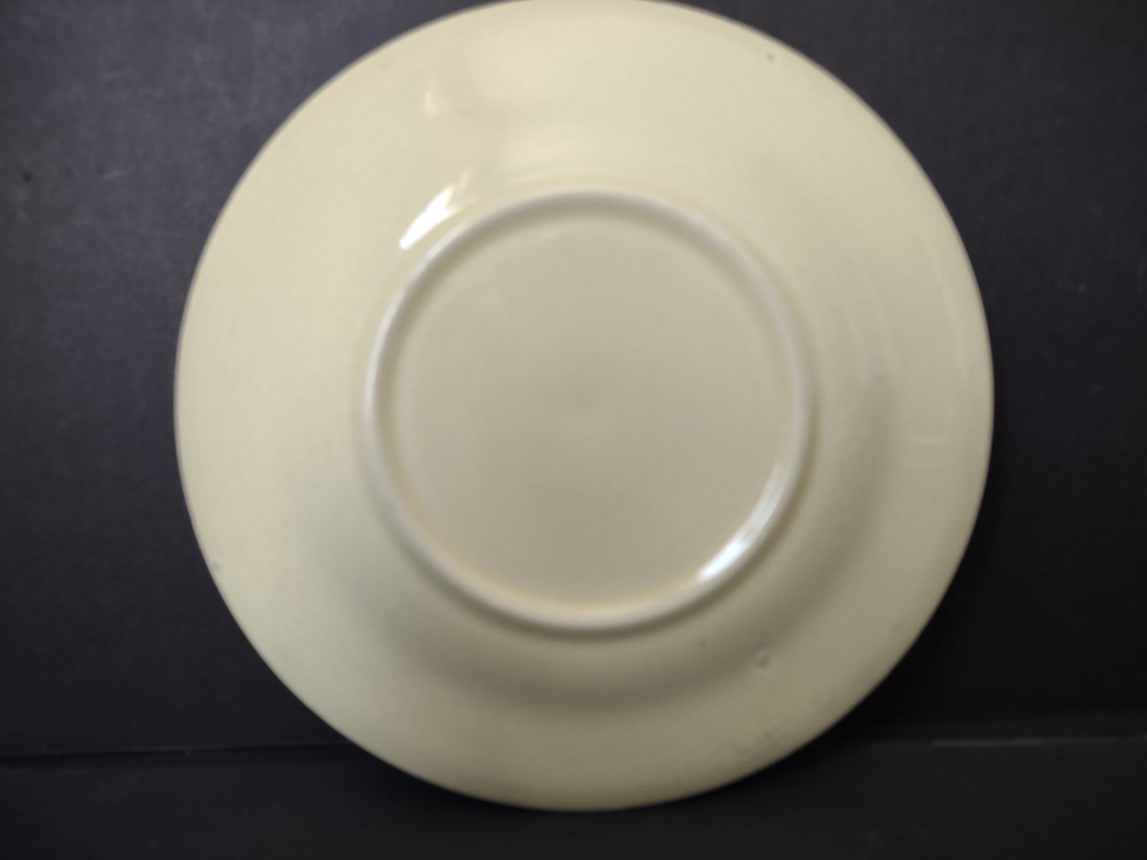 Vintage Unbranded Off-White Ribbed Rim Plate 6" - back view
