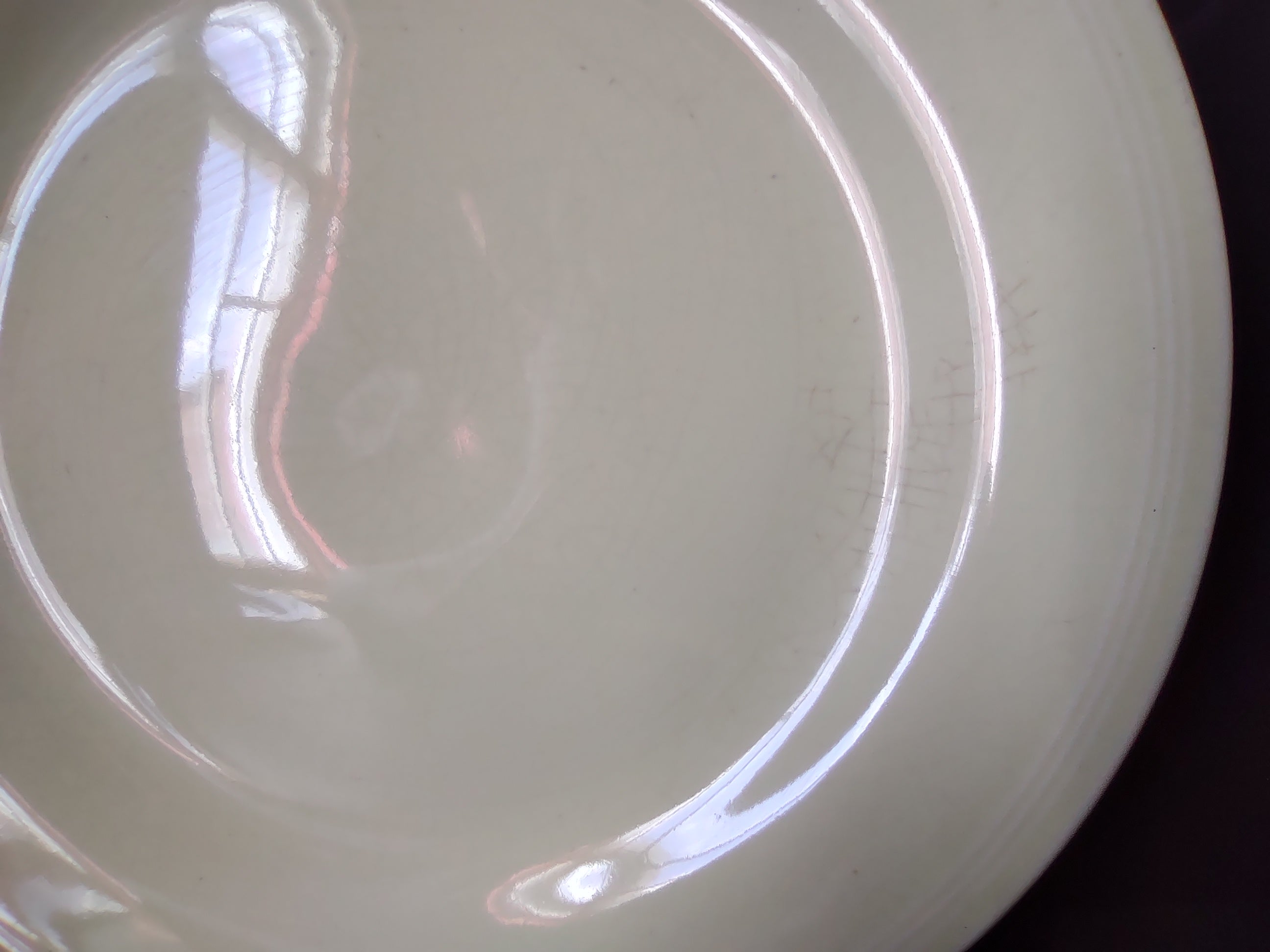 Vintage Unmarked Off-White Pale Yellow Glaze 9 inch Plate - back showing concentric rings