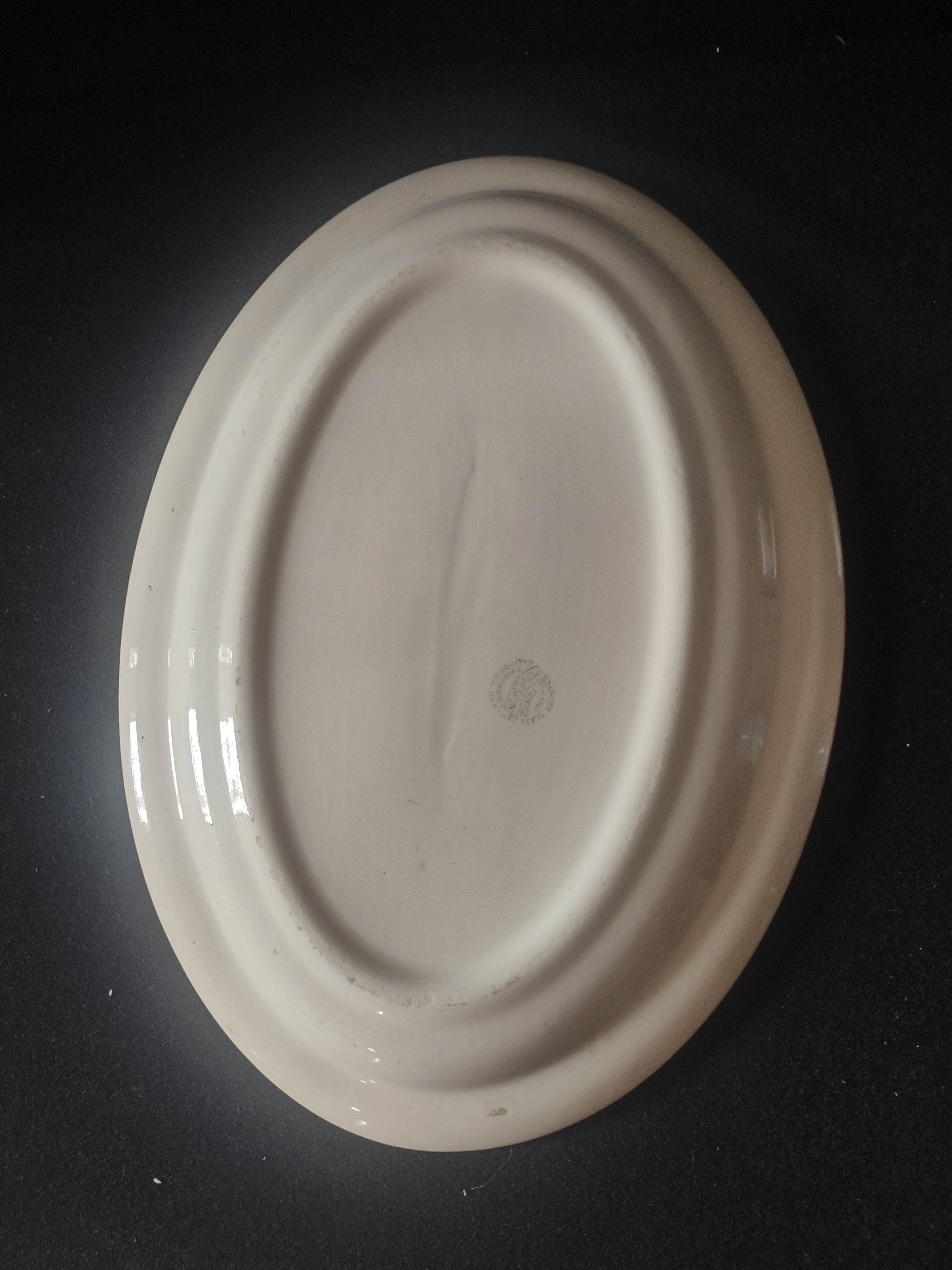 Back of platter showing unglazed foot ring and off-white base