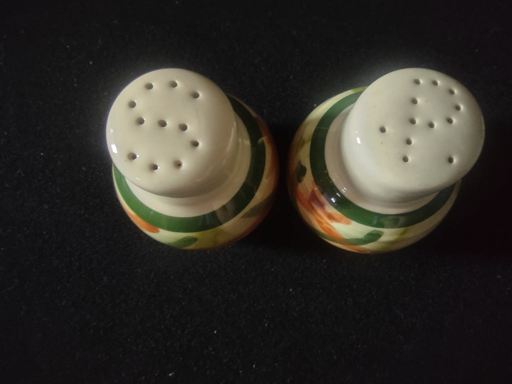 Vernonware Tam O'Shanter salt and pepper shakers opposite side view