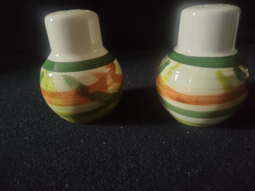 Vernonware Tam O'Shanter salt and pepper shakers bottom view showing stoppers