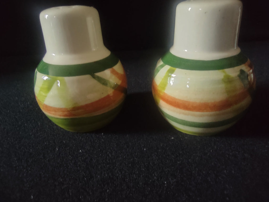 Vernonware Tam O'Shanter salt and pepper shakers additional view