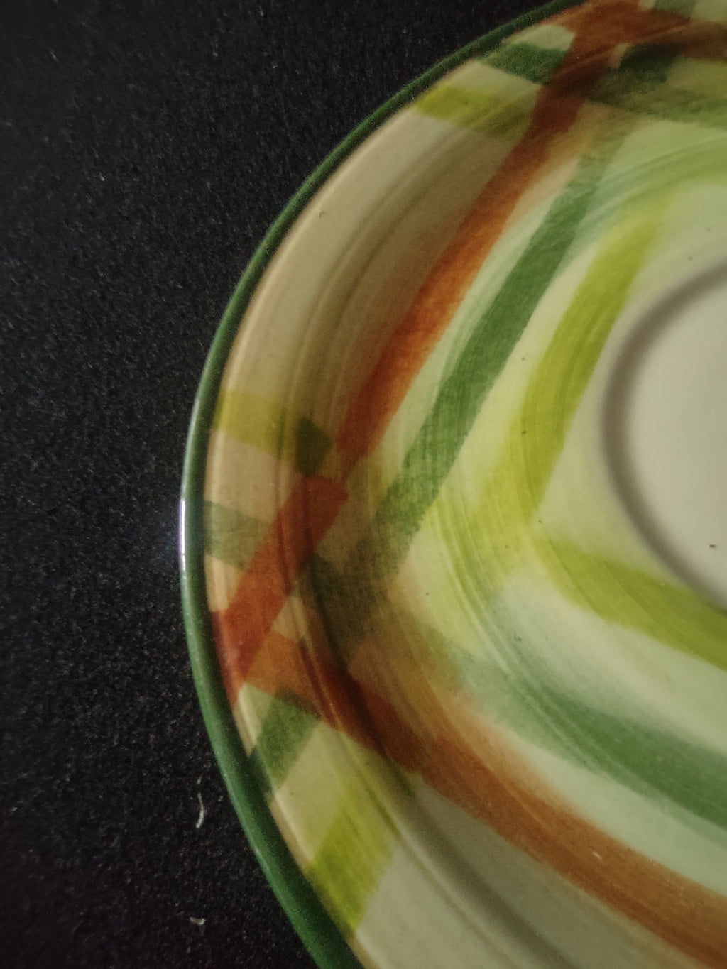 Vernon Kilns Tam O'Shanter saucer close-up of rim and plaid pattern