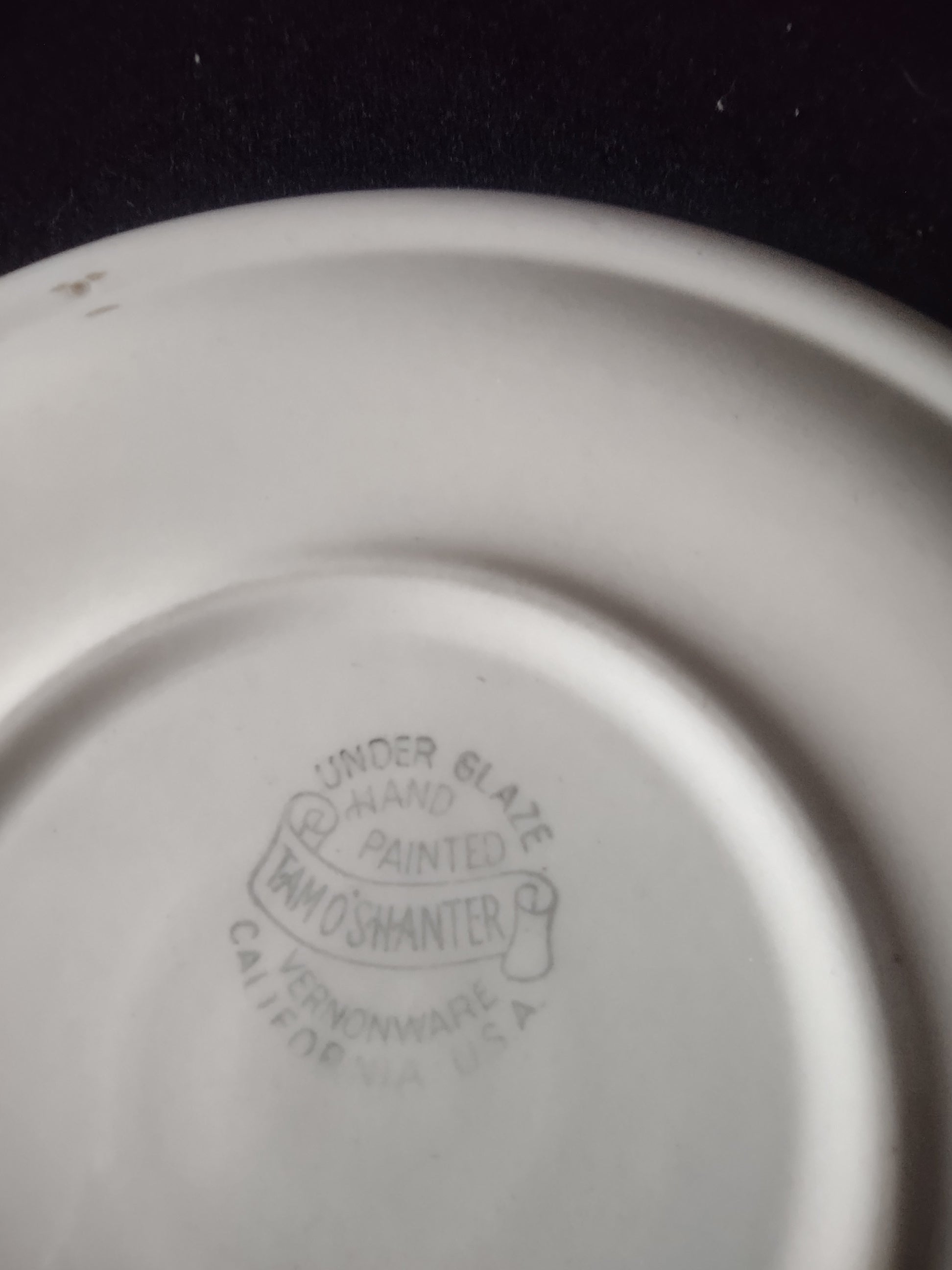 Vernon Kilns Tam O'Shanter saucer bottom view showing unglazed foot ring