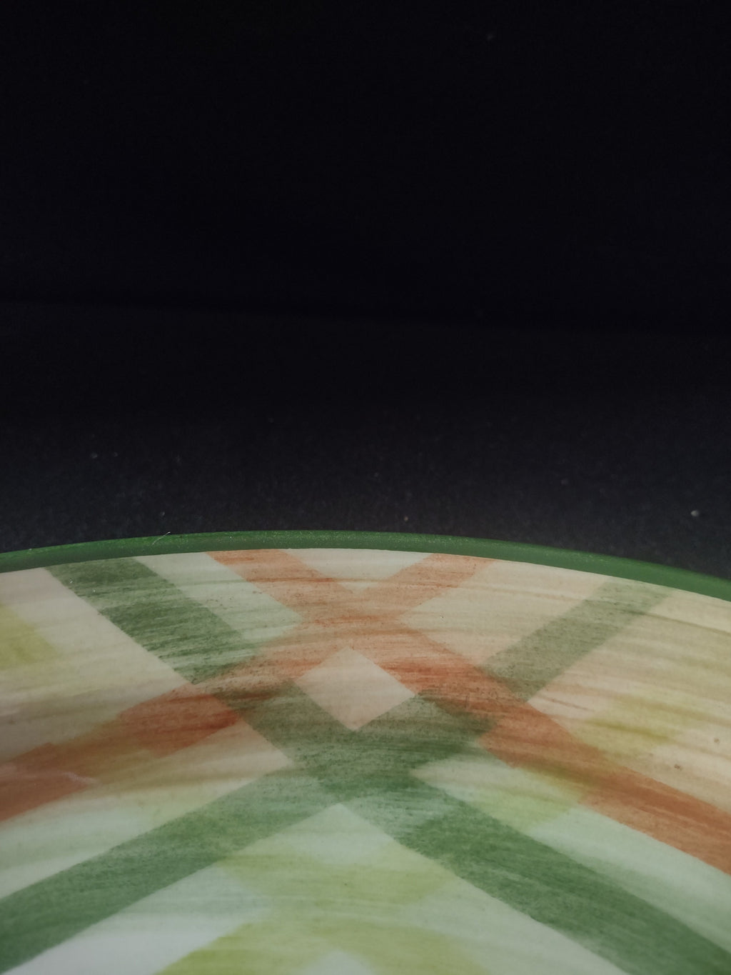 Vernonware Tam O'Shanter platter rim detail close-up