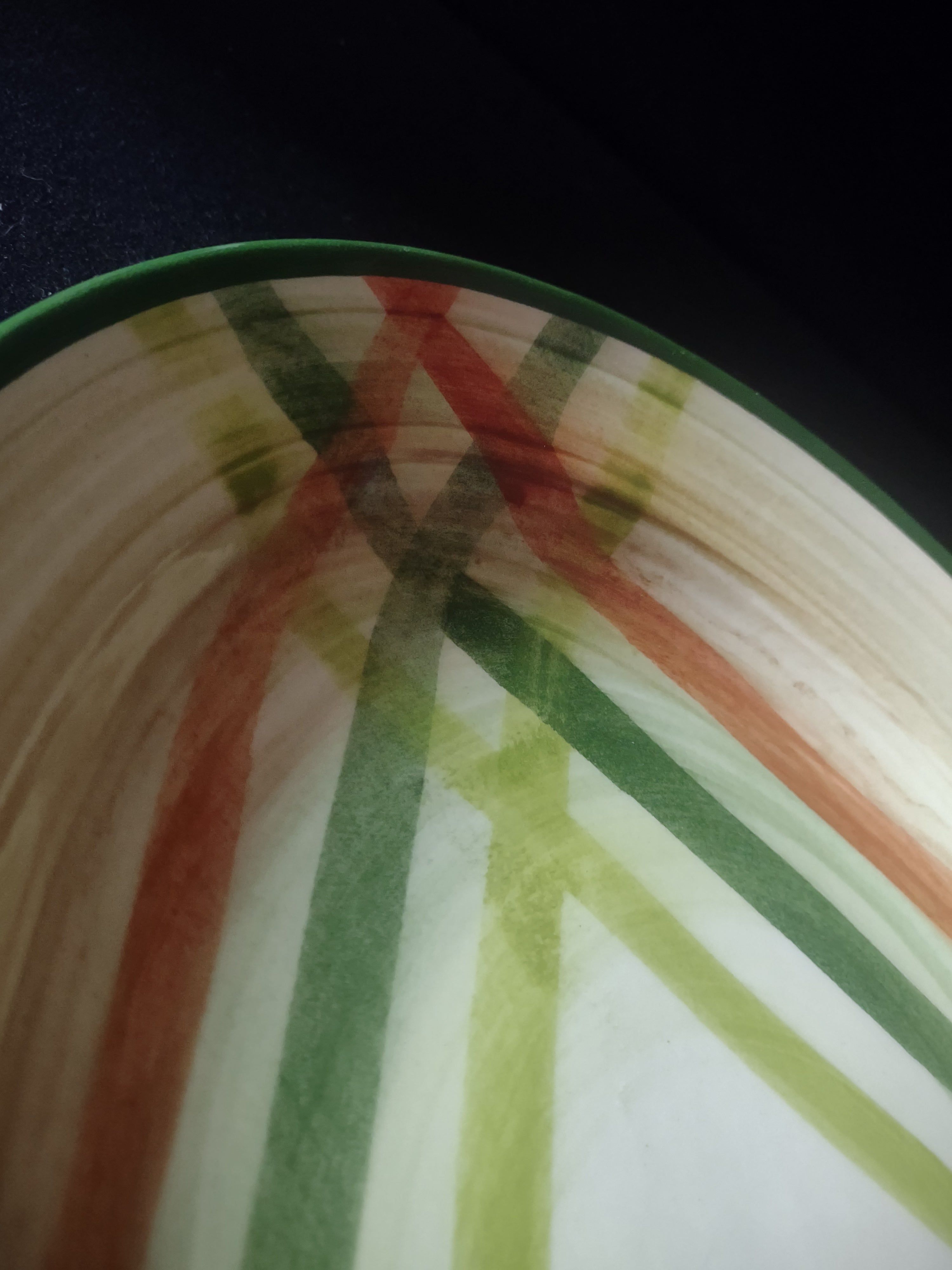 Vernonware Tam O'Shanter platter close-up of stripe intersections showing age-appropriate discoloration