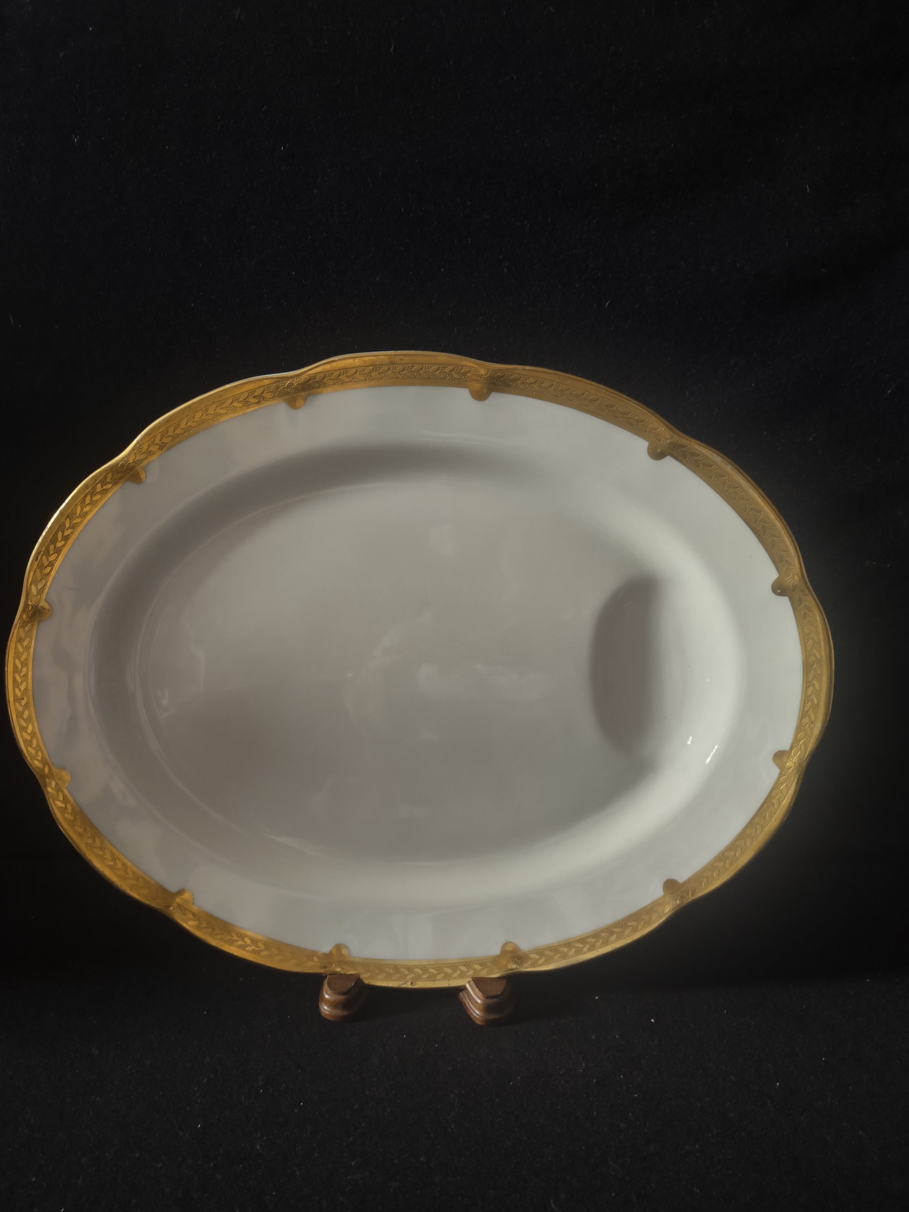 Vintage Theodore Haviland white and gold laurel oval serving platter - side profile showing gold rim depth