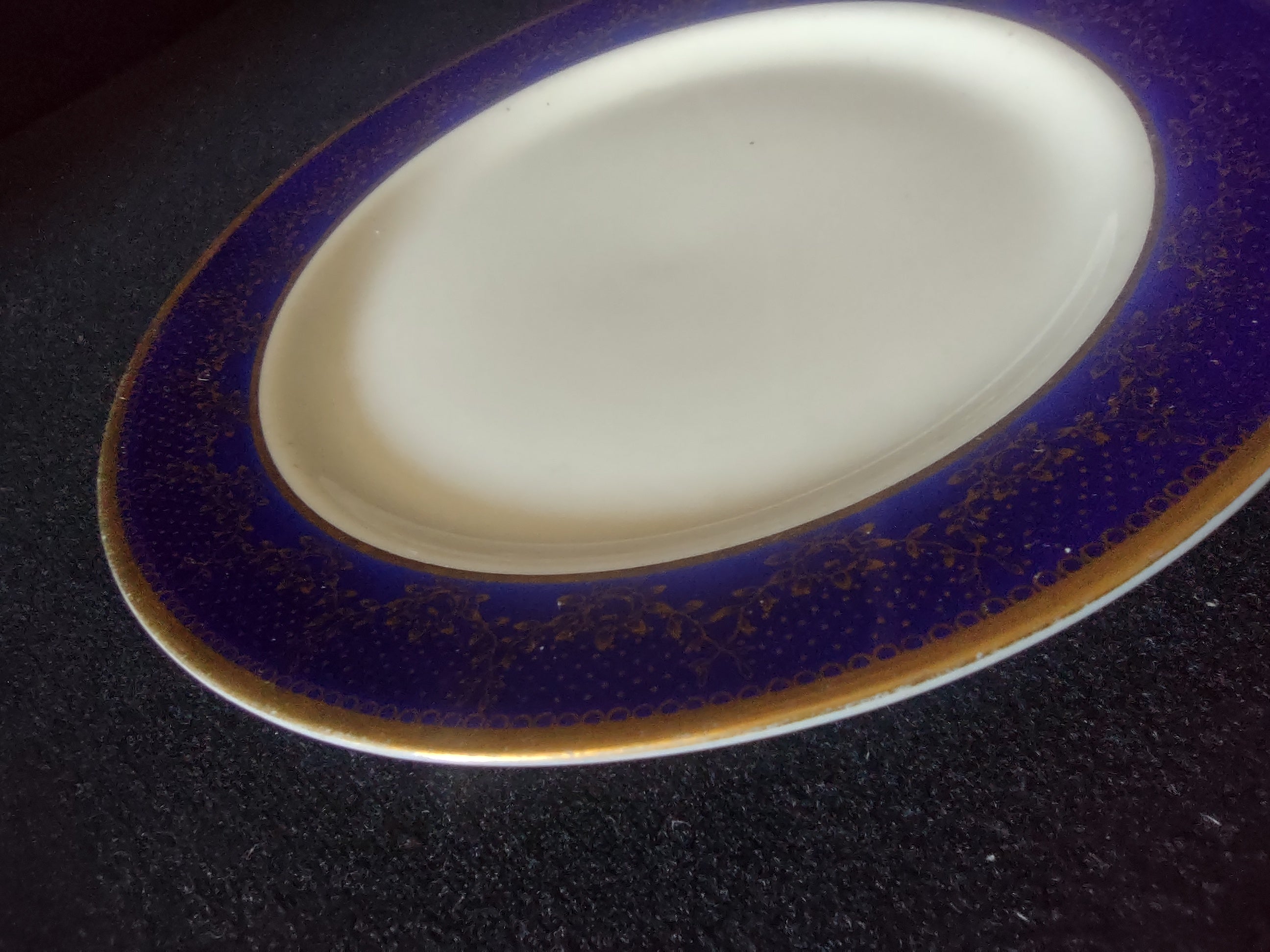 Set of 3 Syracuse China Old Ivory cobalt blue and gold plates displayed on stands