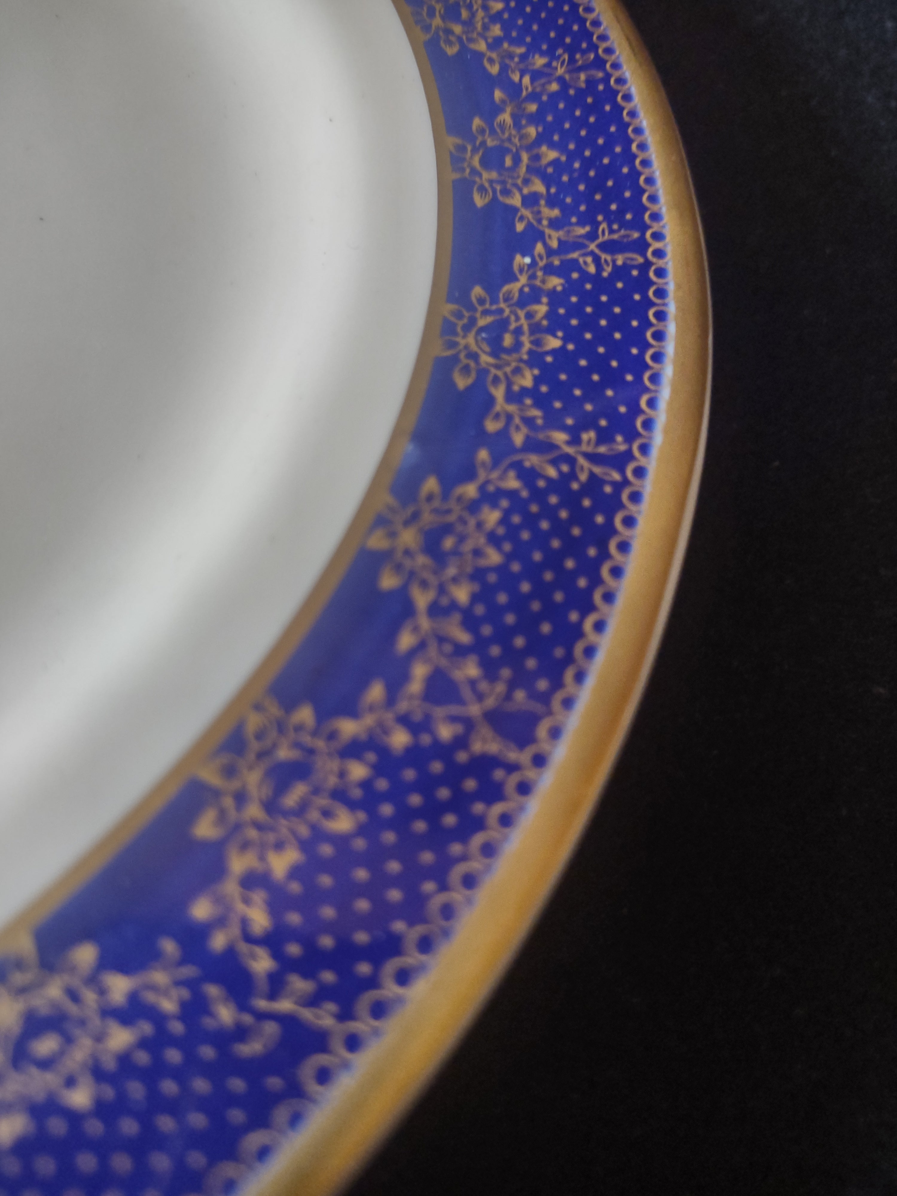 Plate measuring approximately 9 inches diameter with ruler