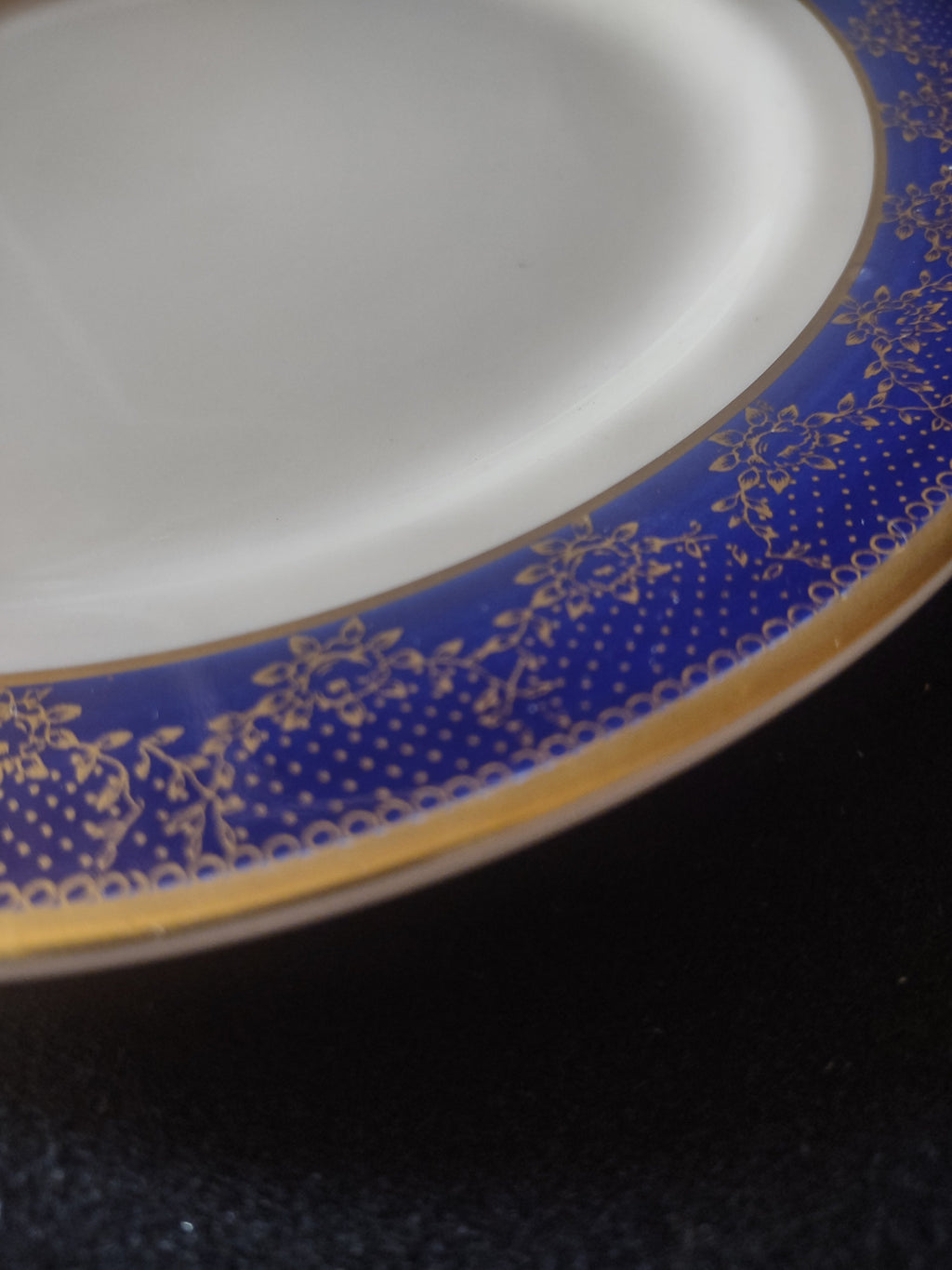 Close-up of cobalt blue band detail and gold edge